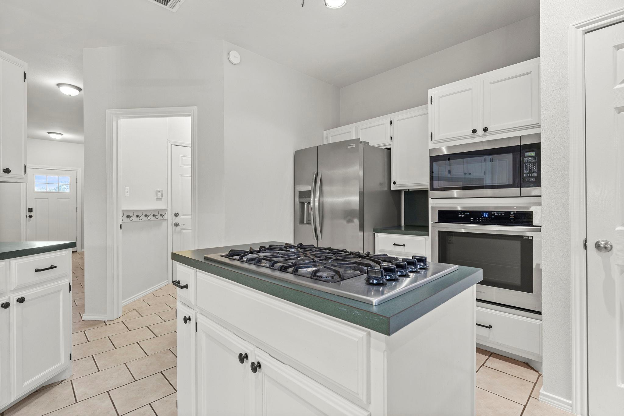 704 Ridgmar Rd, Leander, TX 78641