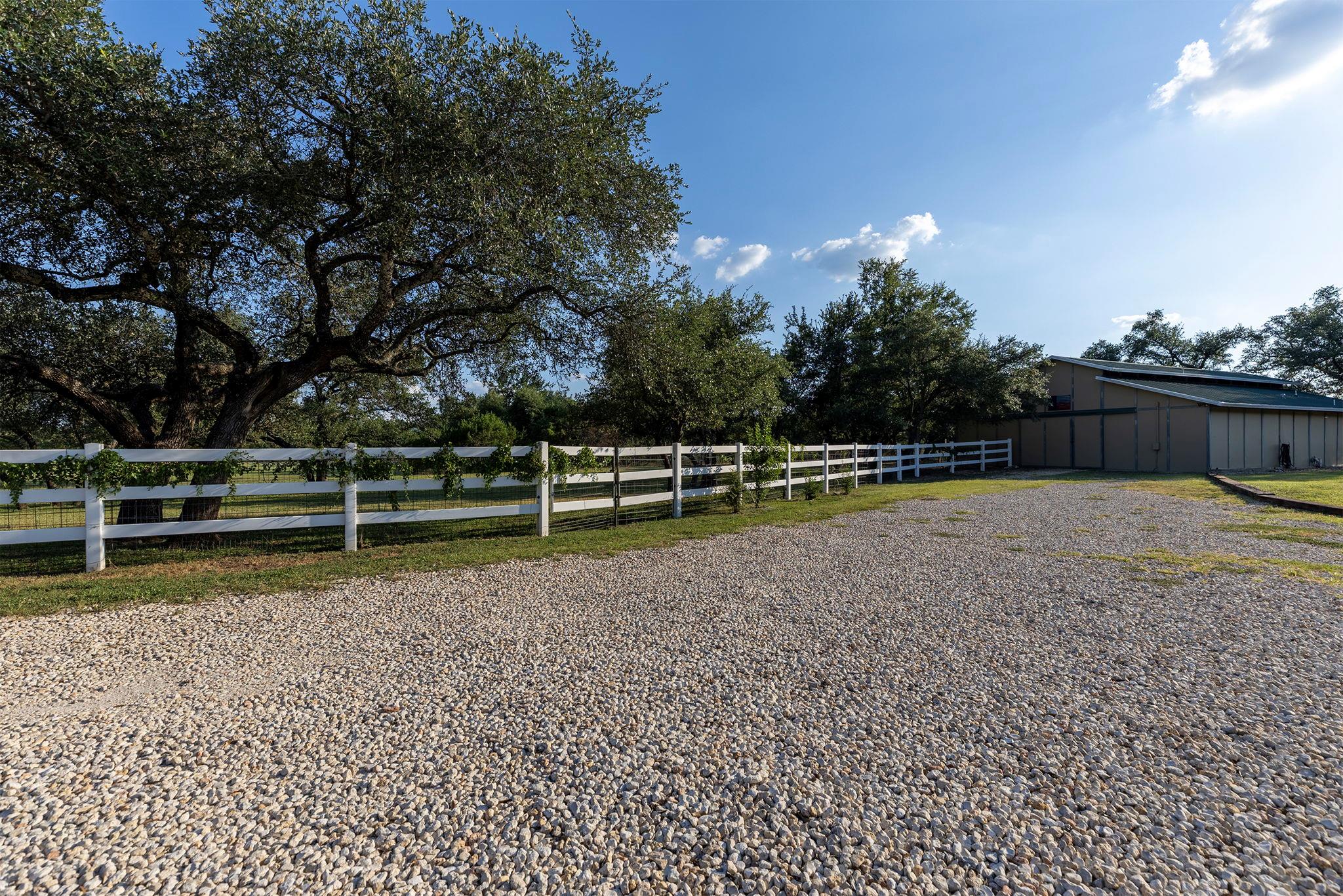 704 Ridgmar Rd, Leander, TX 78641