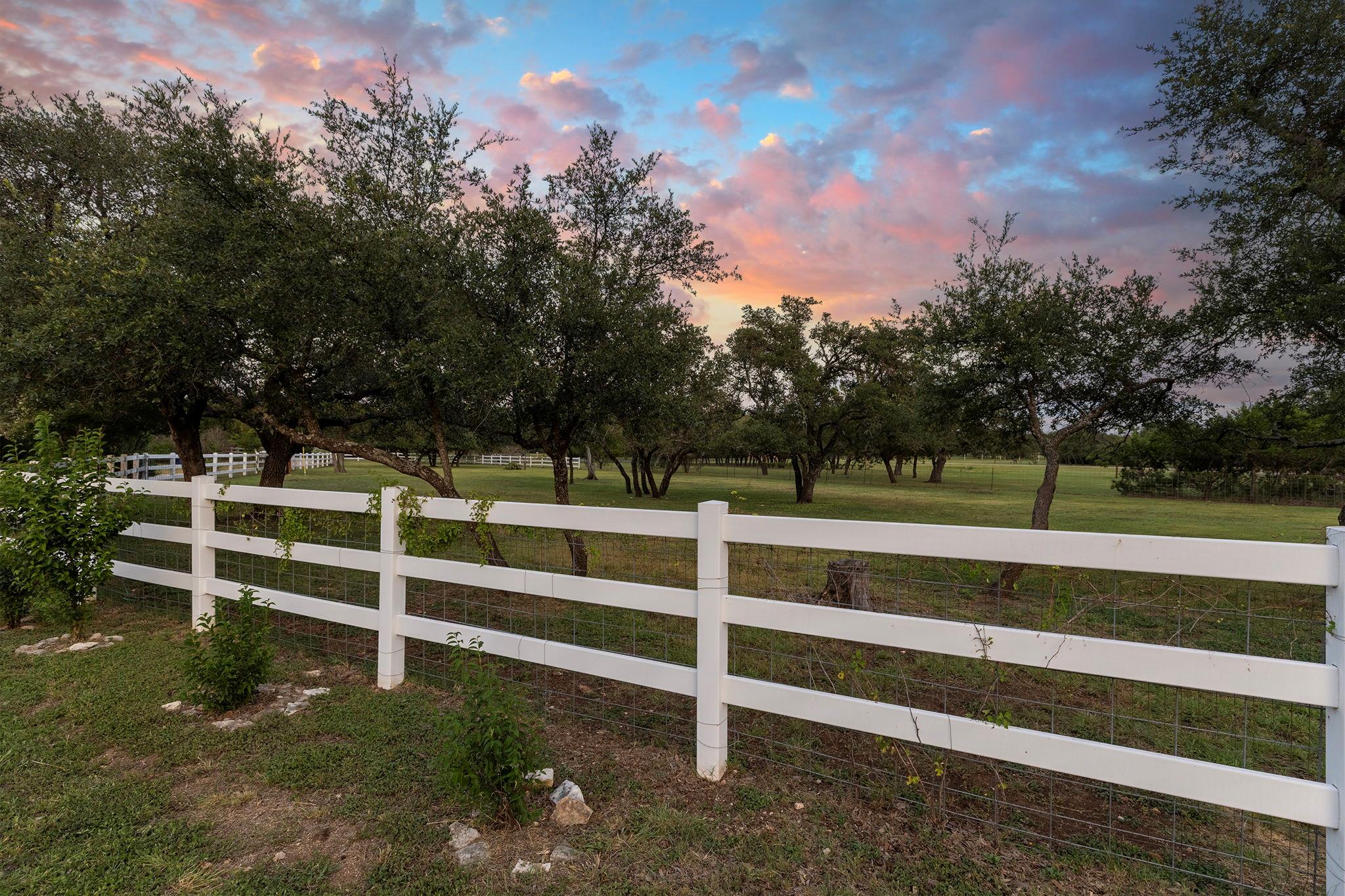 704 Ridgmar Rd, Leander, TX 78641