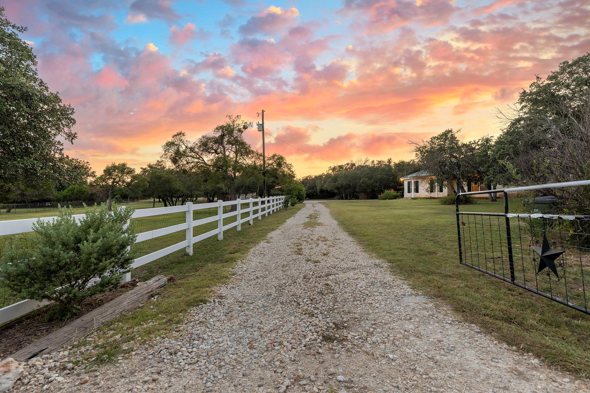 704 Ridgmar Rd, Leander, TX 78641