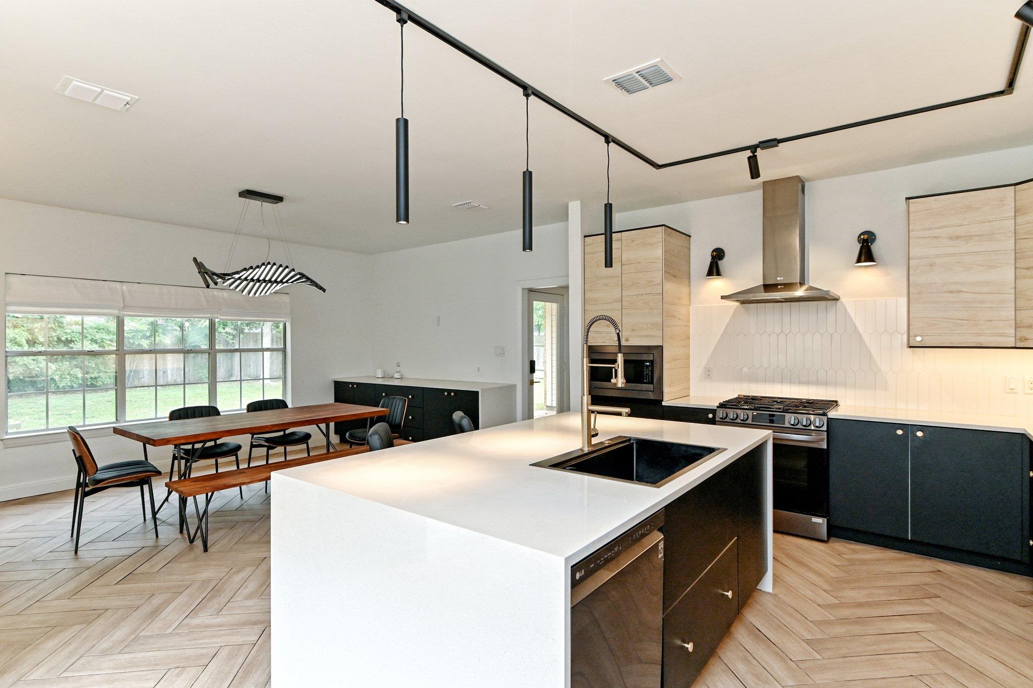 10020 Wild Dunes Dr, Austin, TX 78747