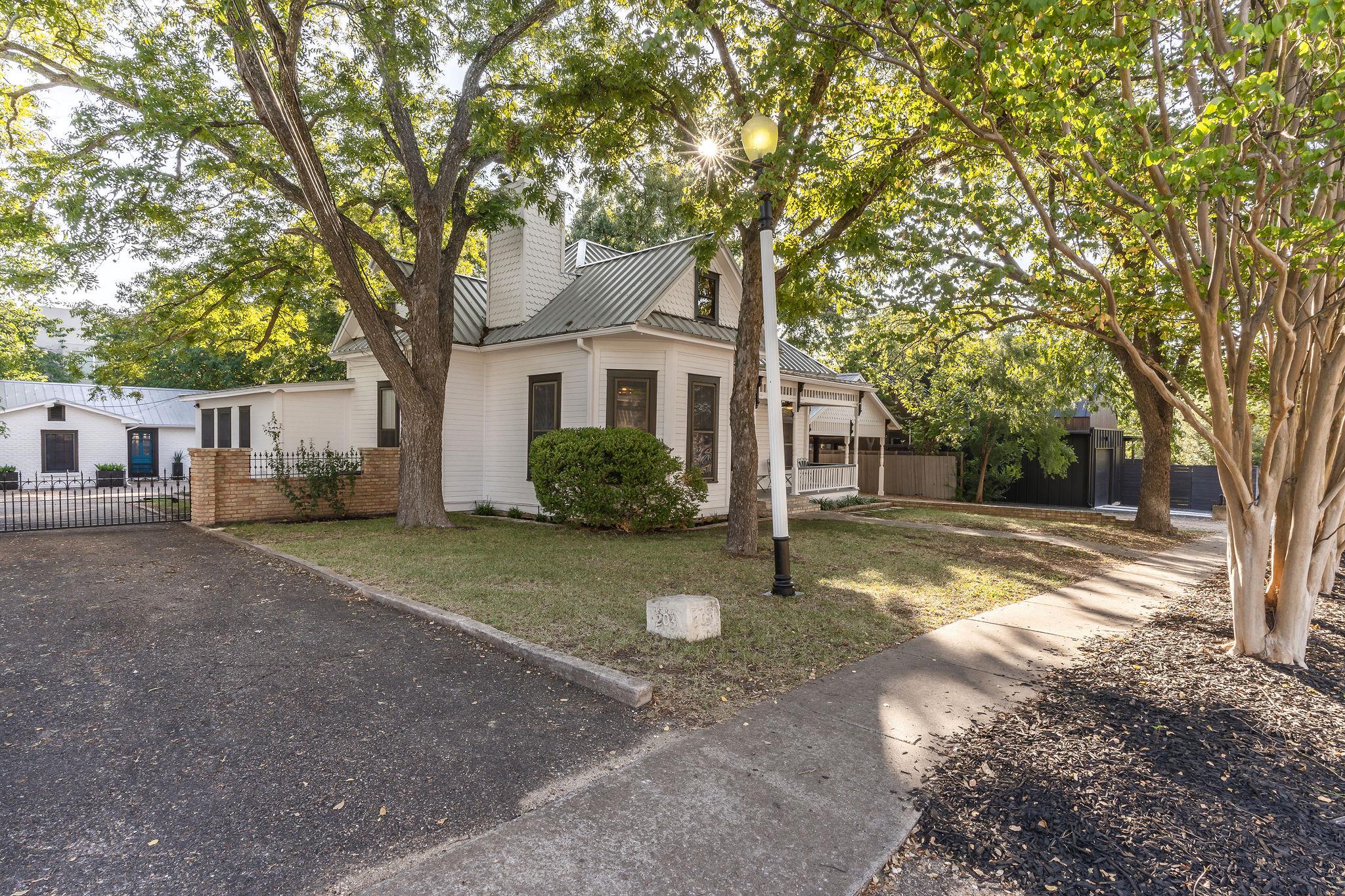 203 Leland St, Austin, TX 78704