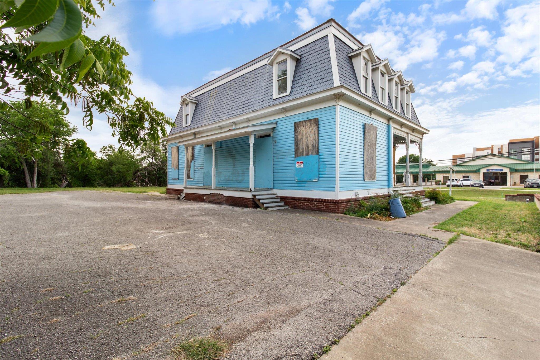 321 S Lbj, San Marcos, TX 78666