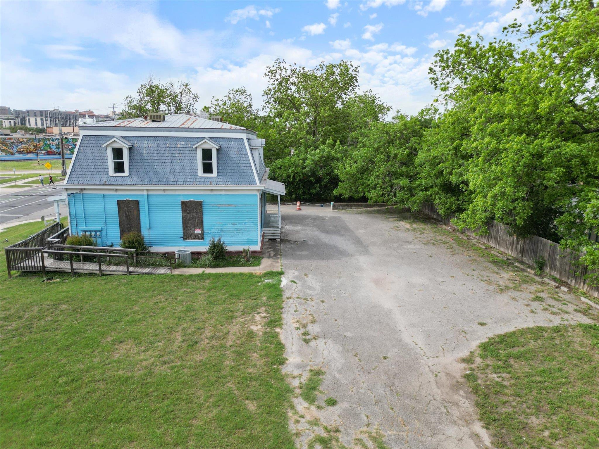 321 S Lbj, San Marcos, TX 78666