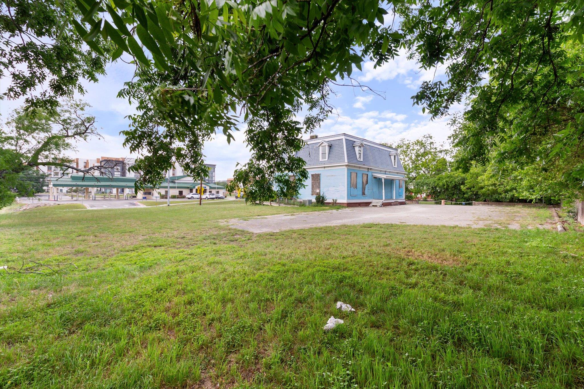 321 S Lbj, San Marcos, TX 78666