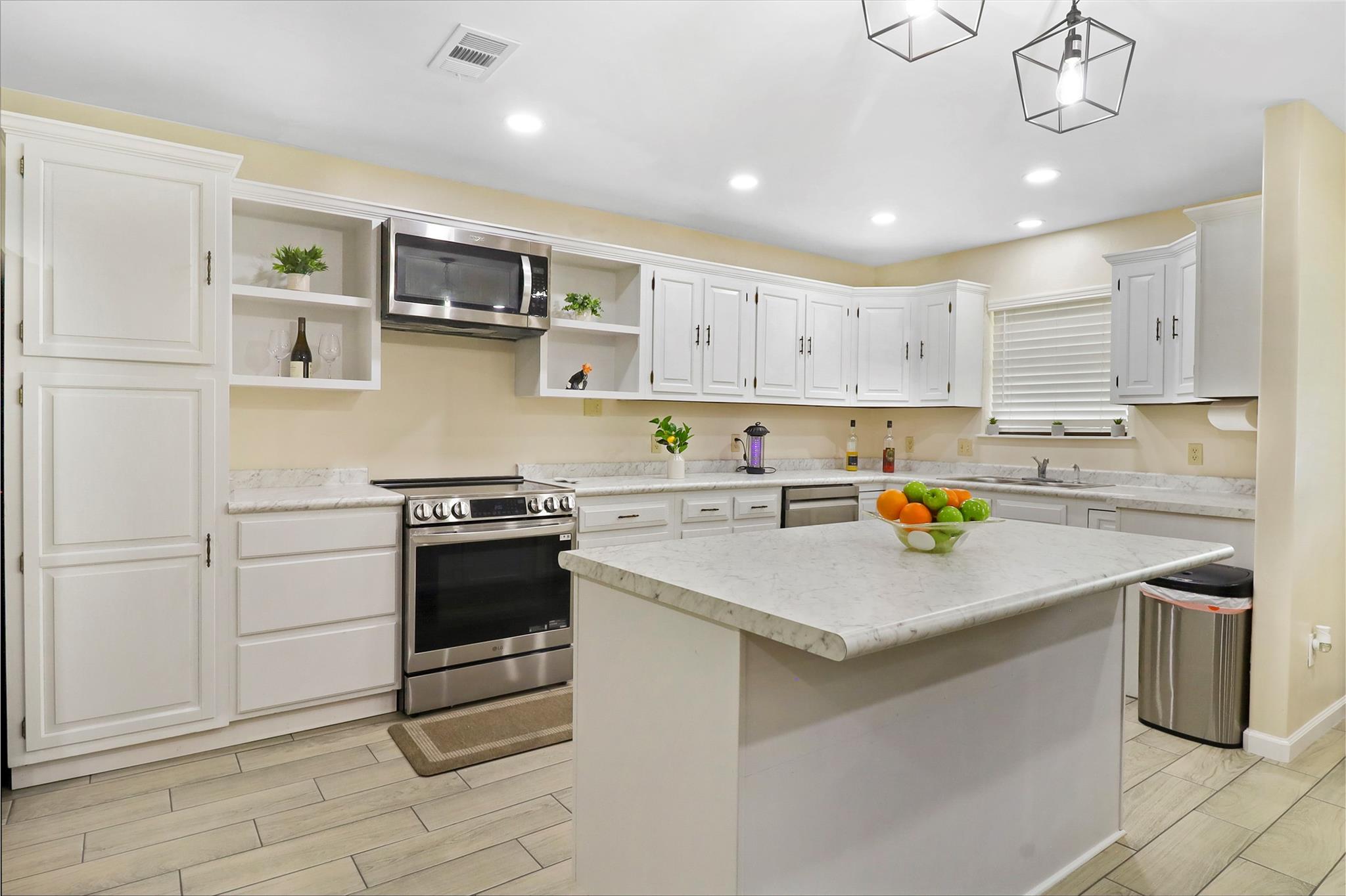 1313 Oakridge Dr, Blanco, TX 78606