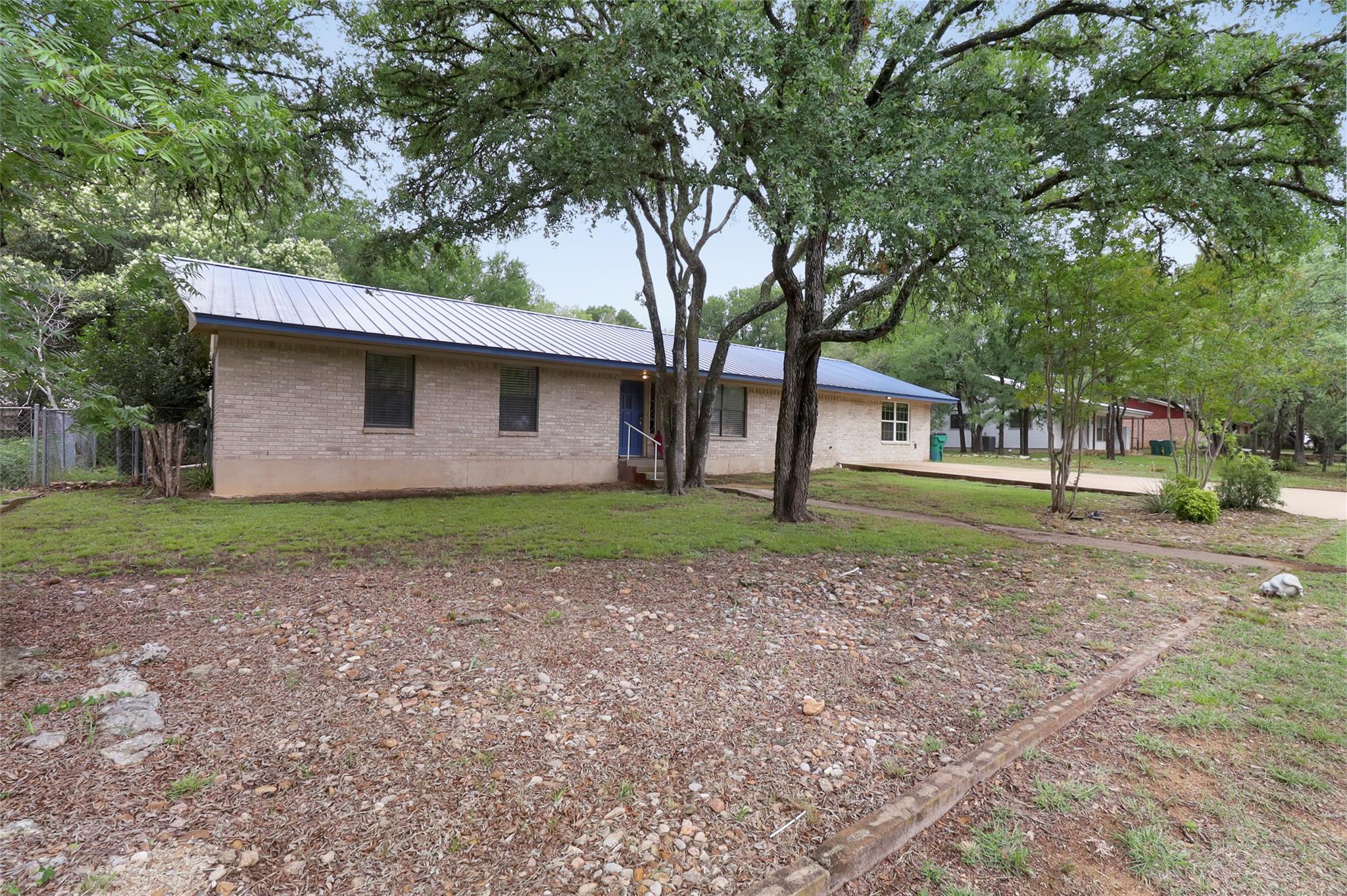 1313 Oakridge Dr, Blanco, TX 78606