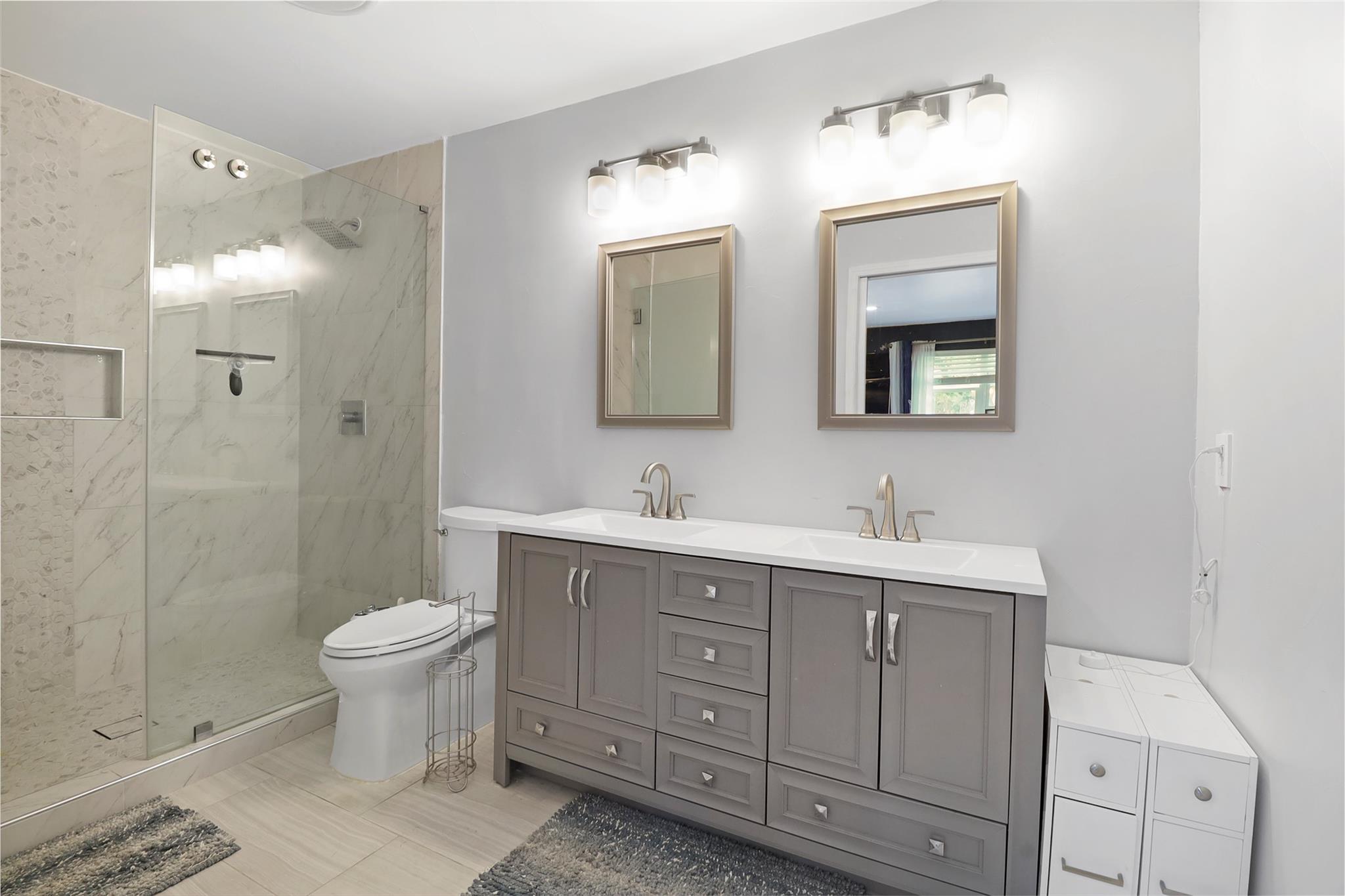 1313 Oakridge Dr, Blanco, TX 78606