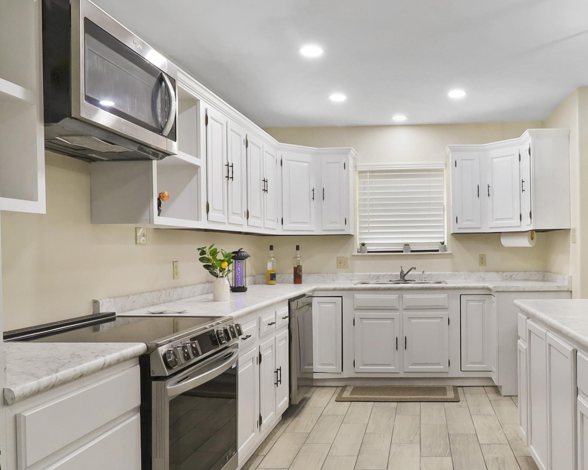 1313 Oakridge Dr, Blanco, TX 78606