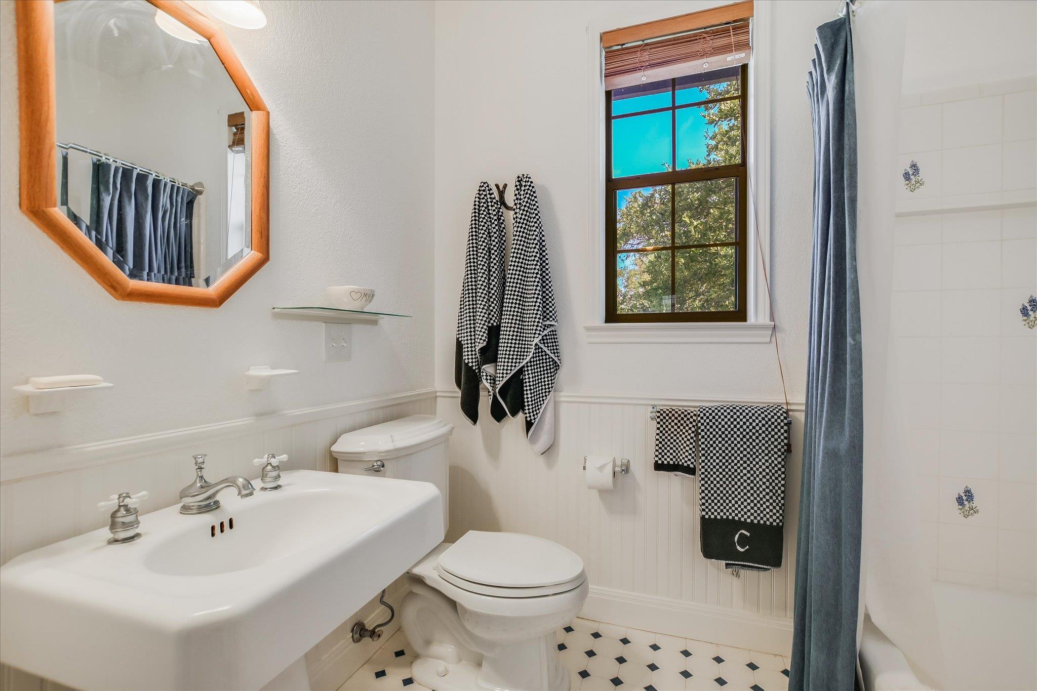 1311 Clayton Nolen Dr, Horseshoe Bay, TX 78657