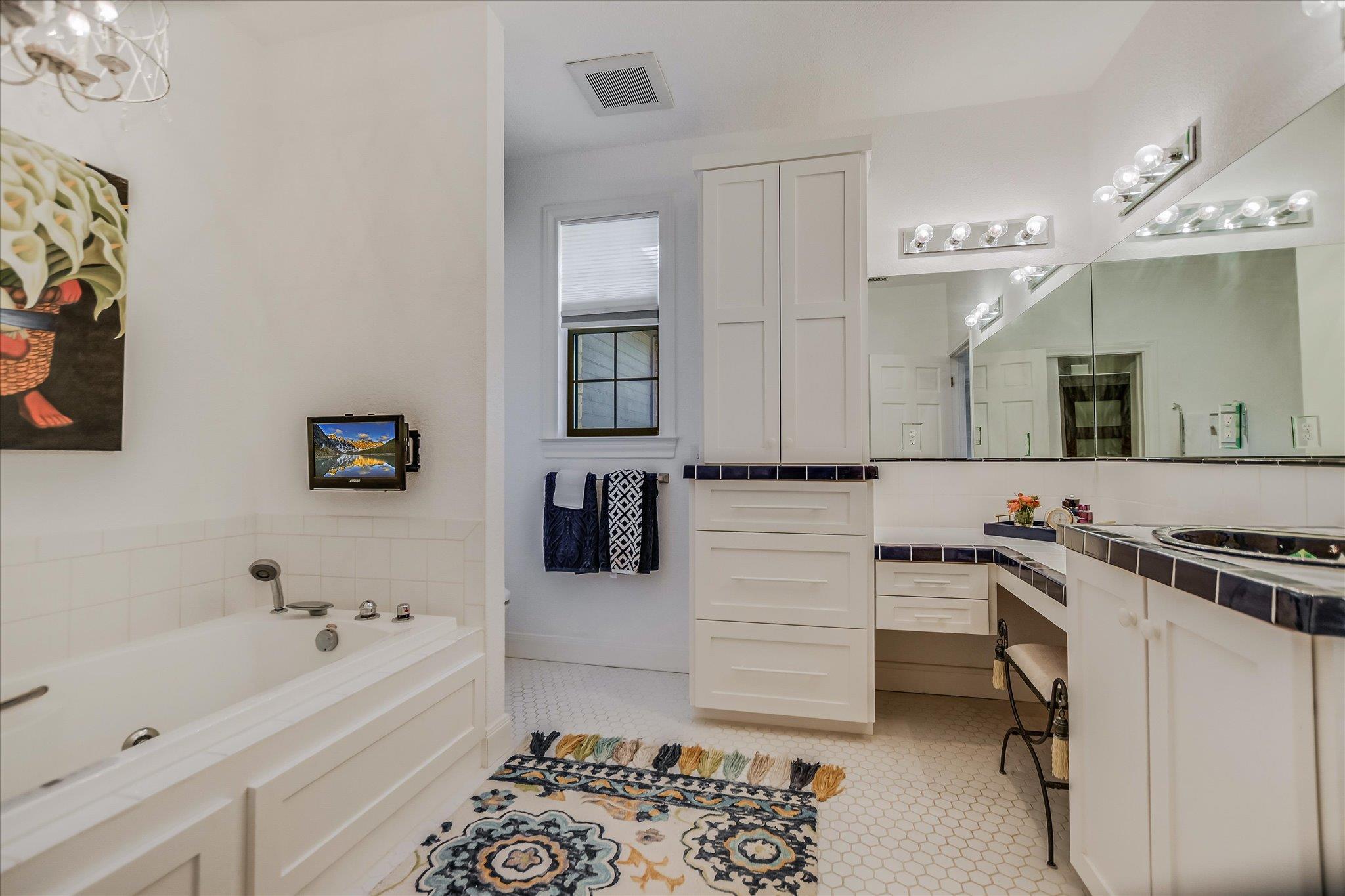 1311 Clayton Nolen Dr, Horseshoe Bay, TX 78657