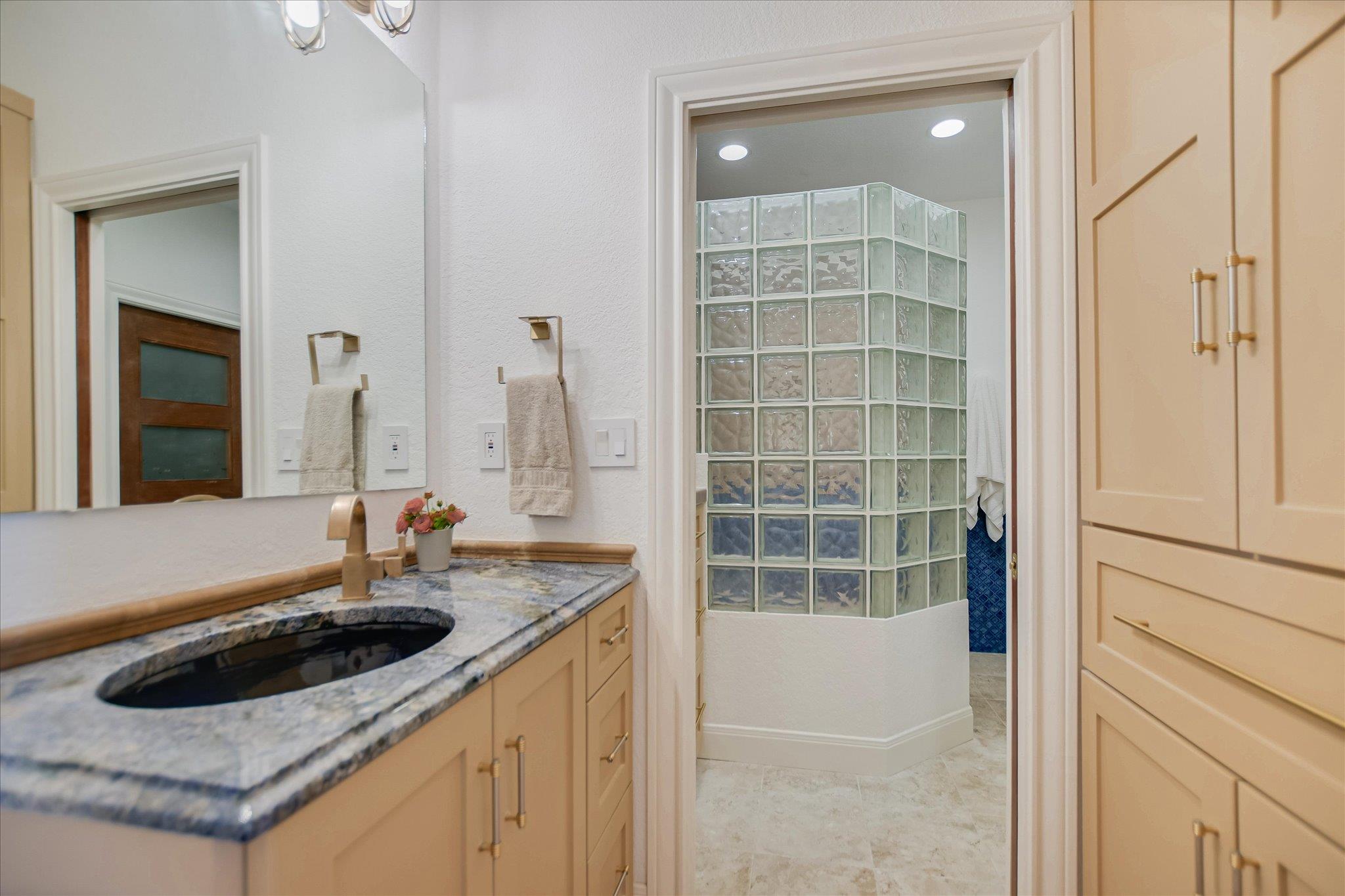 1311 Clayton Nolen Dr, Horseshoe Bay, TX 78657