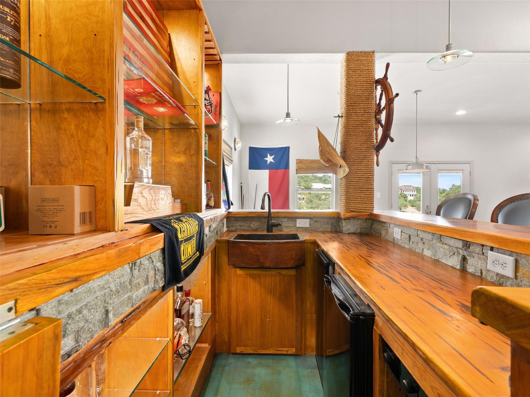 321 Village View Dr, Canyon Lake, TX 78133