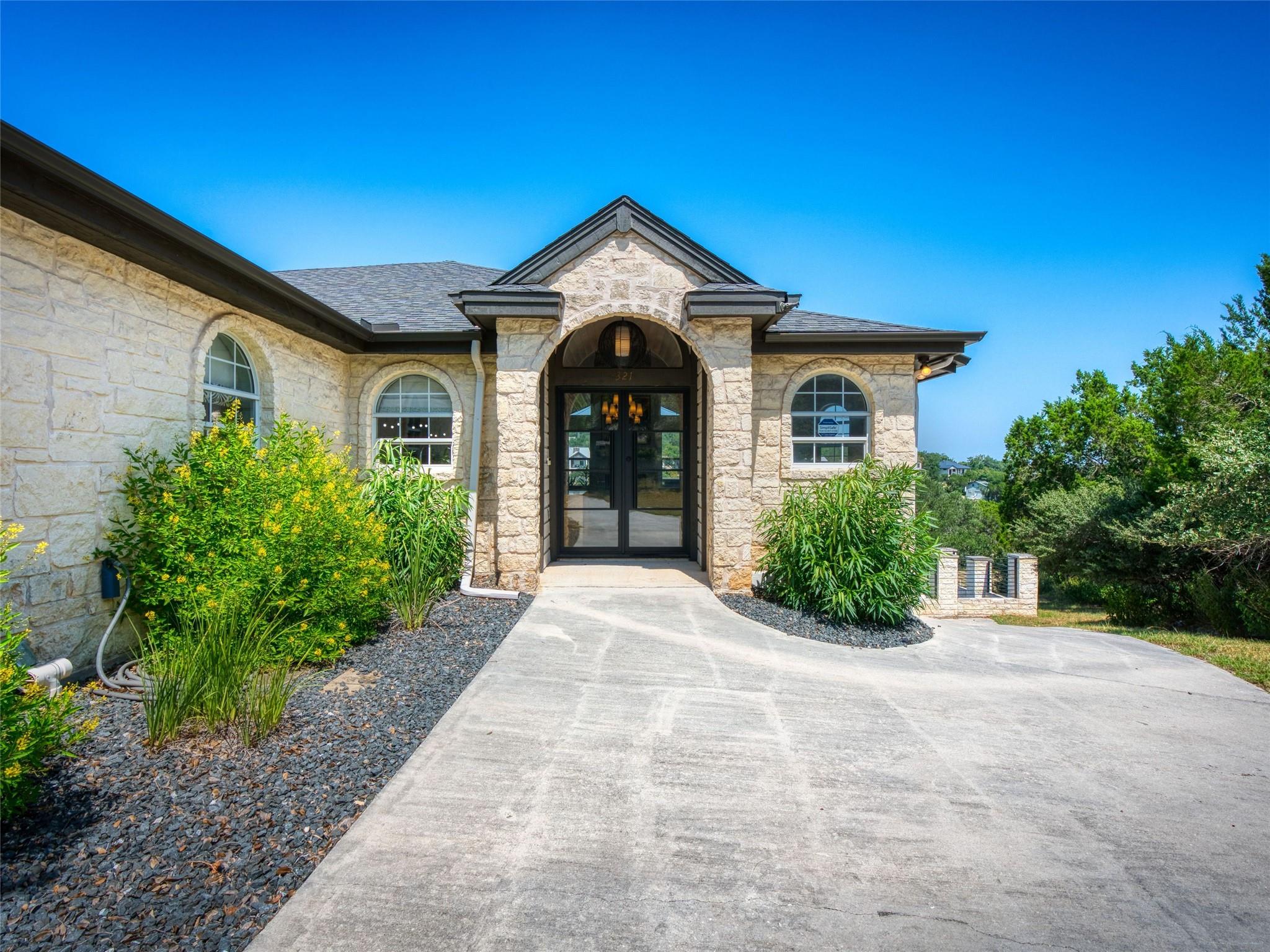 321 Village View Dr, Canyon Lake, TX 78133