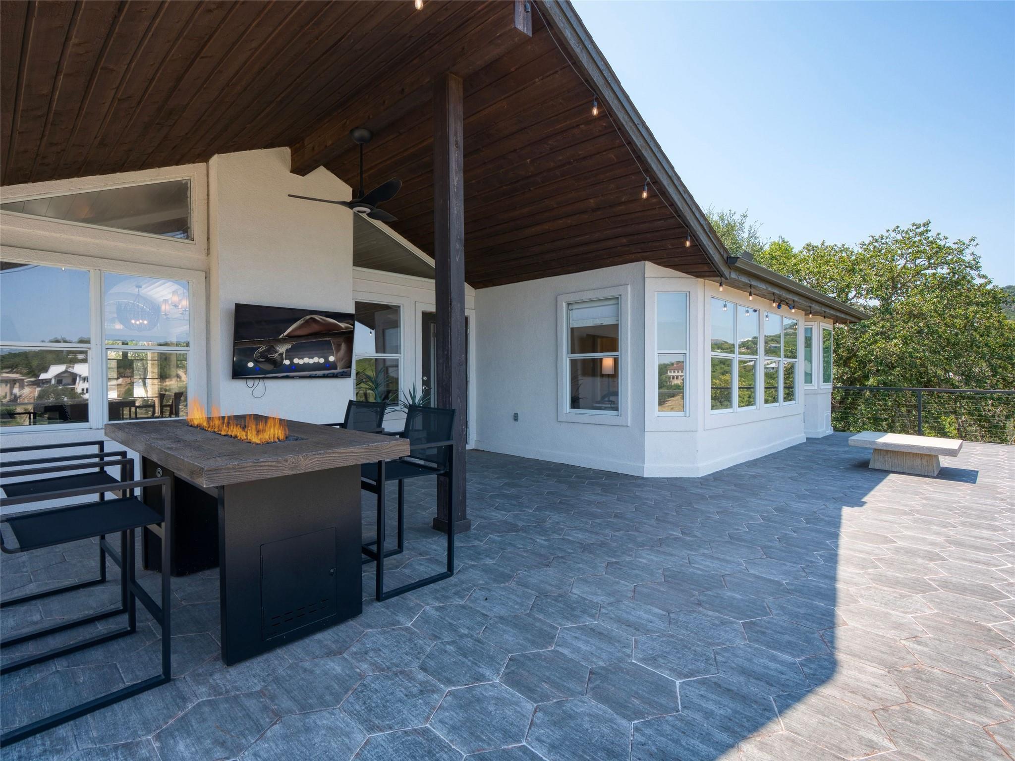 321 Village View Dr, Canyon Lake, TX 78133