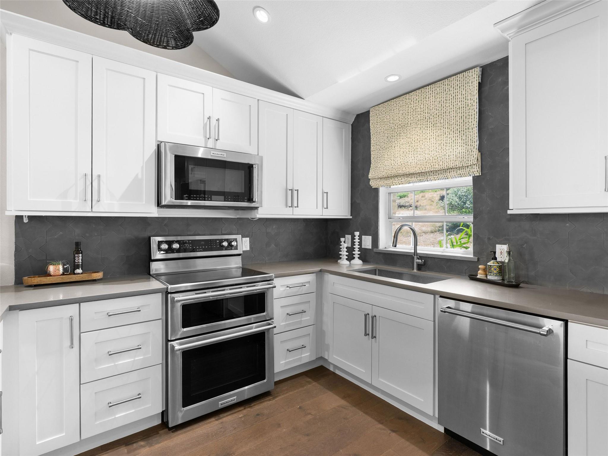 321 Village View Dr, Canyon Lake, TX 78133