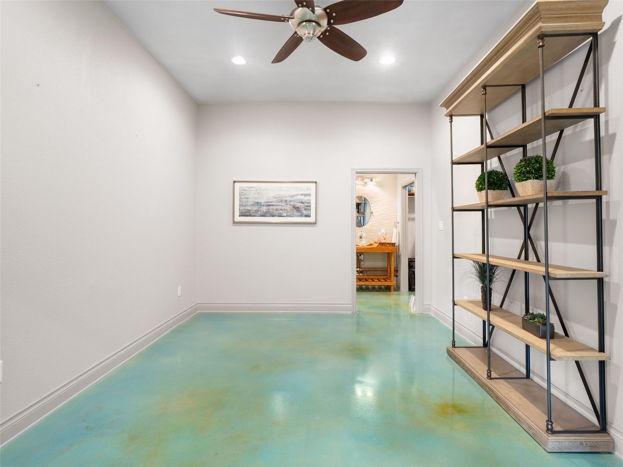 321 Village View Dr, Canyon Lake, TX 78133