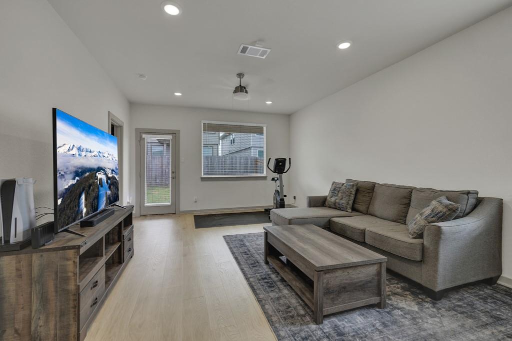 1312 Plymouth Rd, San Marcos, TX 78666