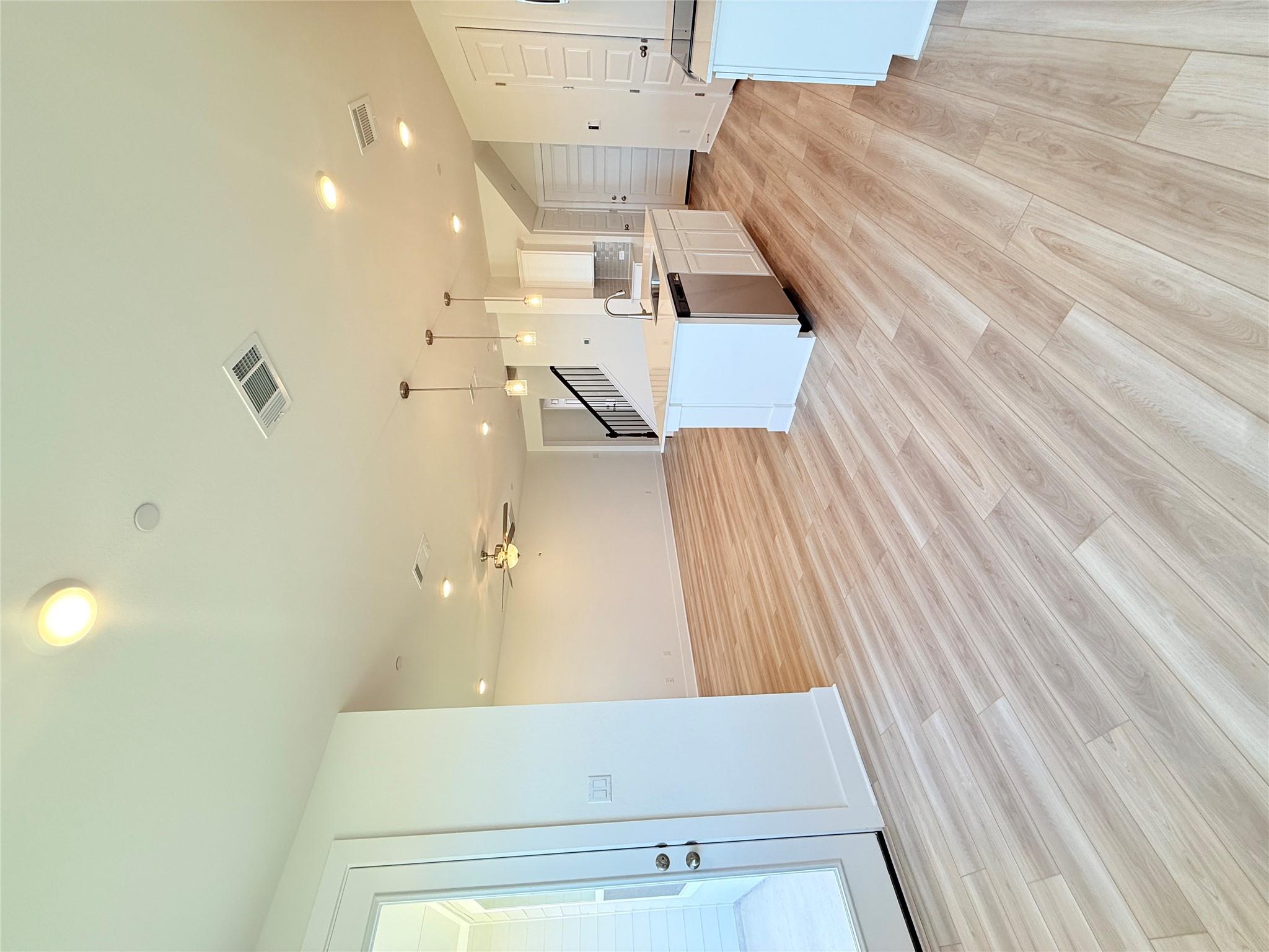 2033 Cora Ivy Ln, Round Rock, TX 78665