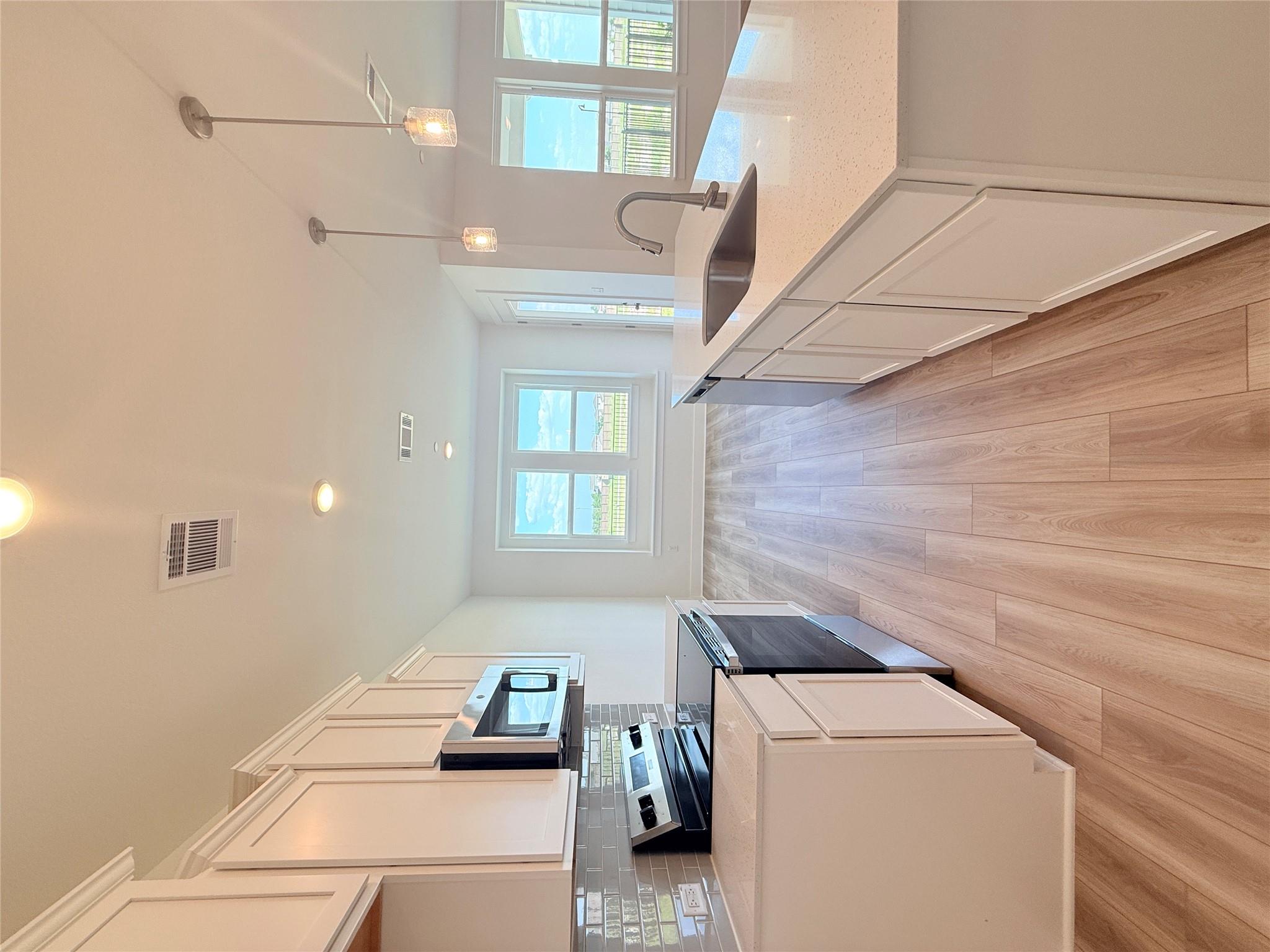 2033 Cora Ivy Ln, Round Rock, TX 78665