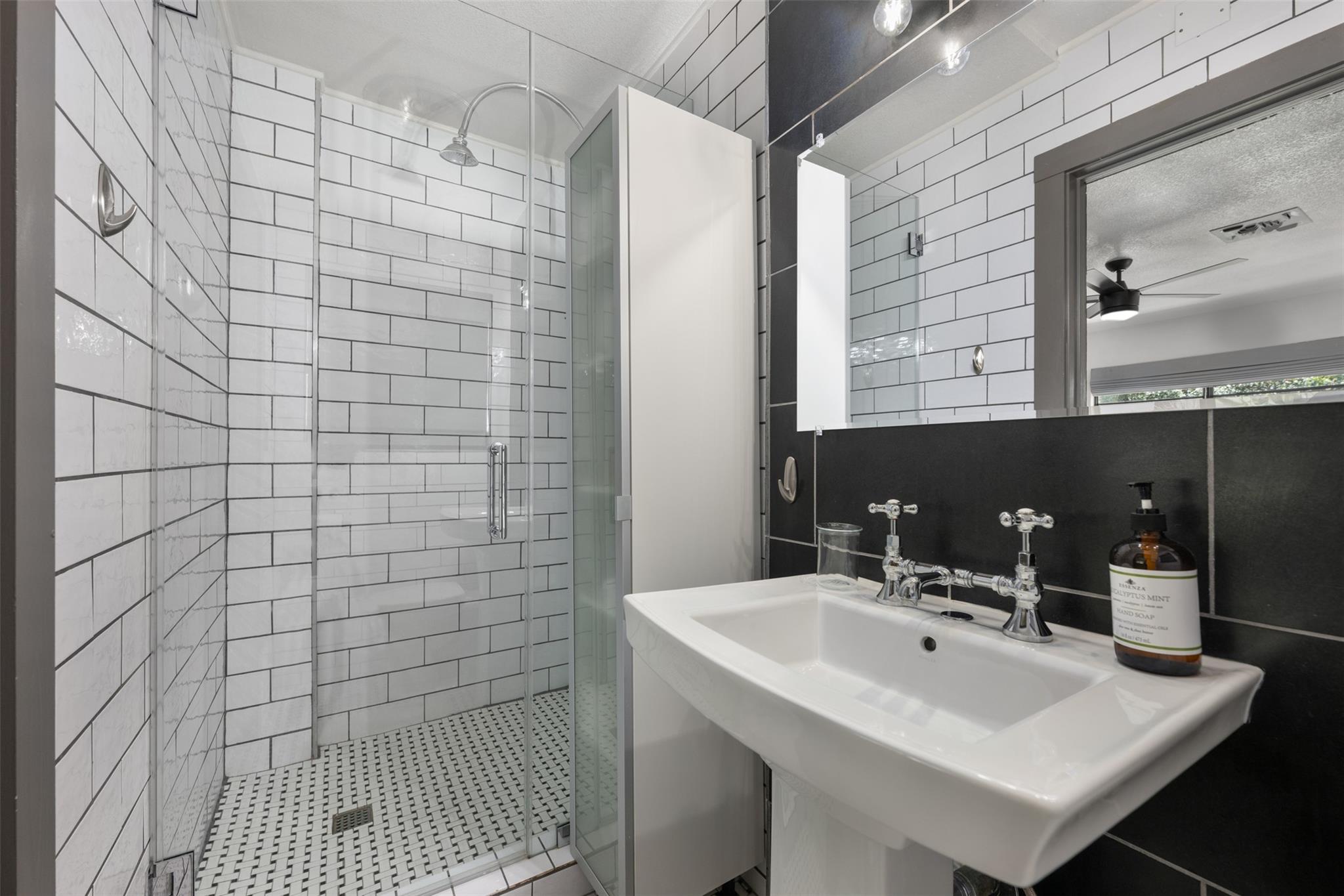 1806 Rogge Ln, Austin, TX 78723