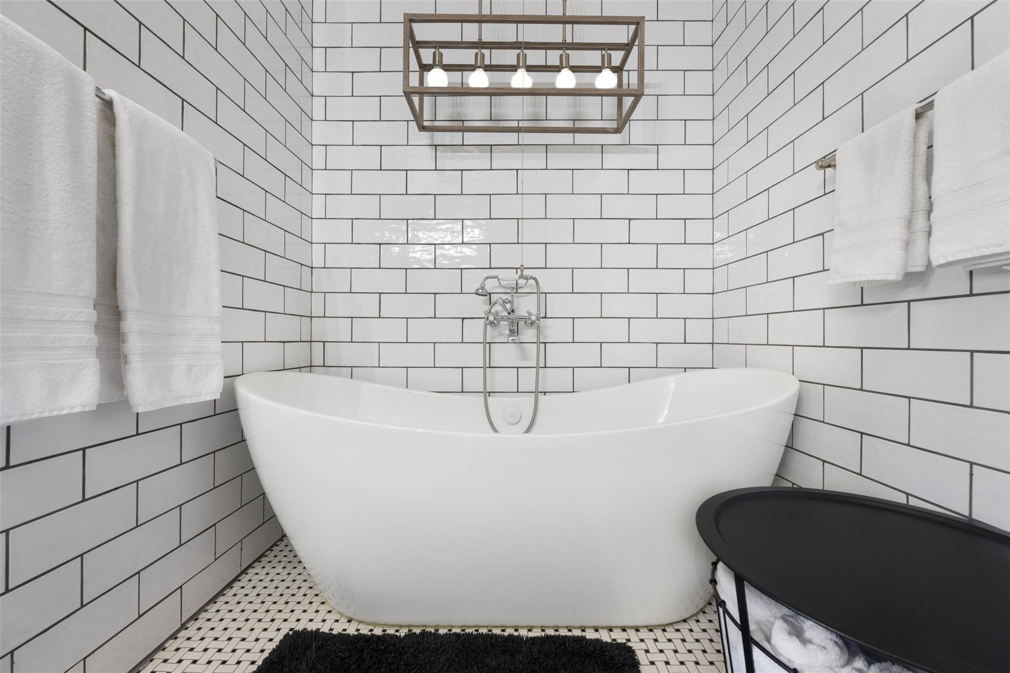 1806 Rogge Ln, Austin, TX 78723