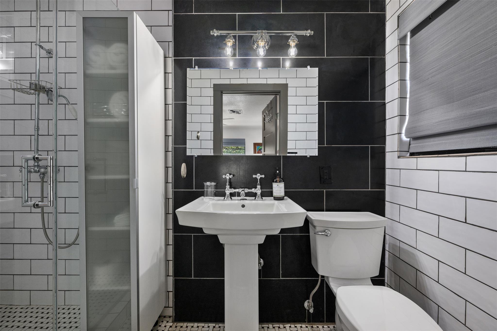 1806 Rogge Ln, Austin, TX 78723