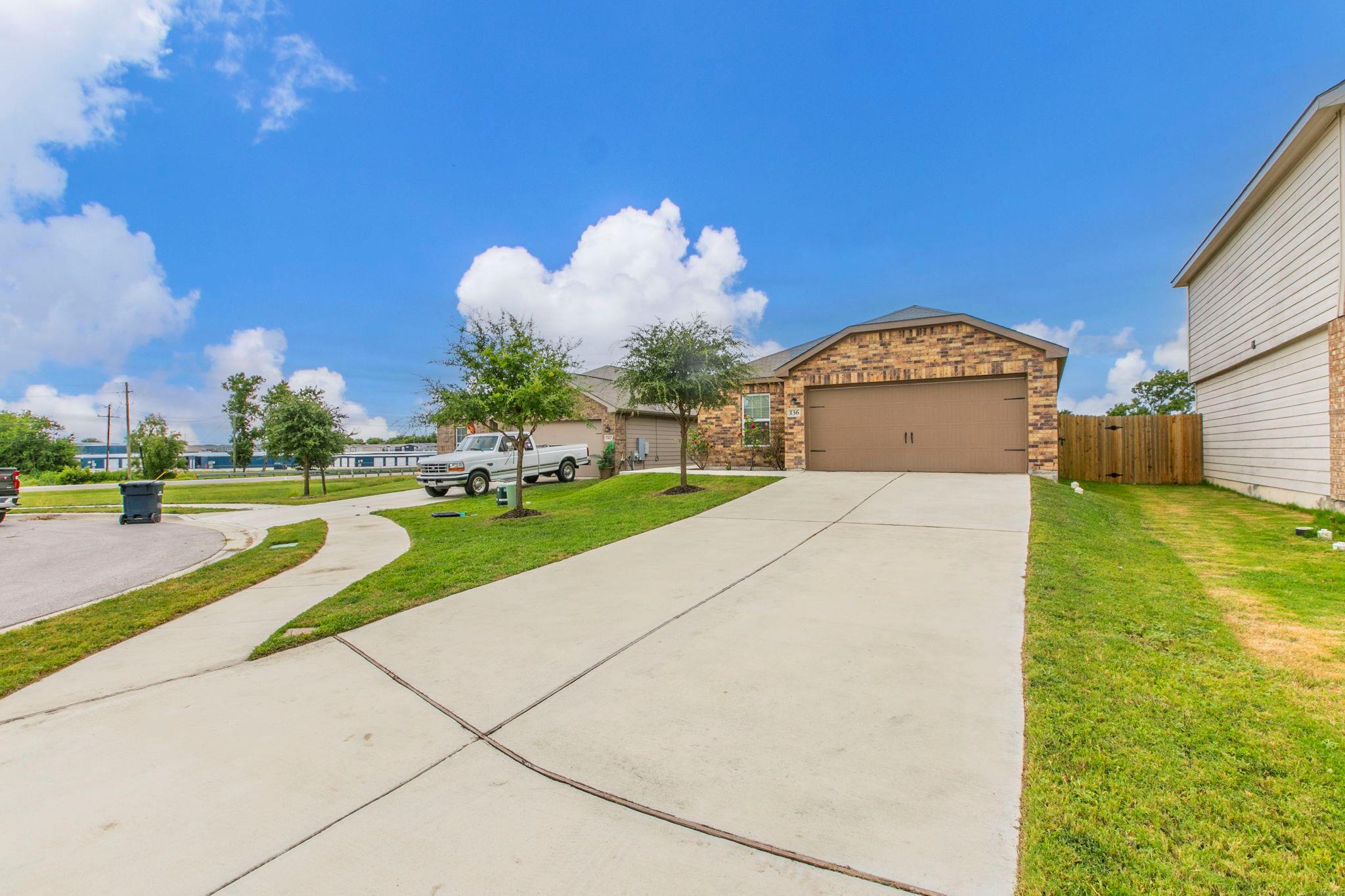 136 Allington Cir, Jarrell, TX 76537