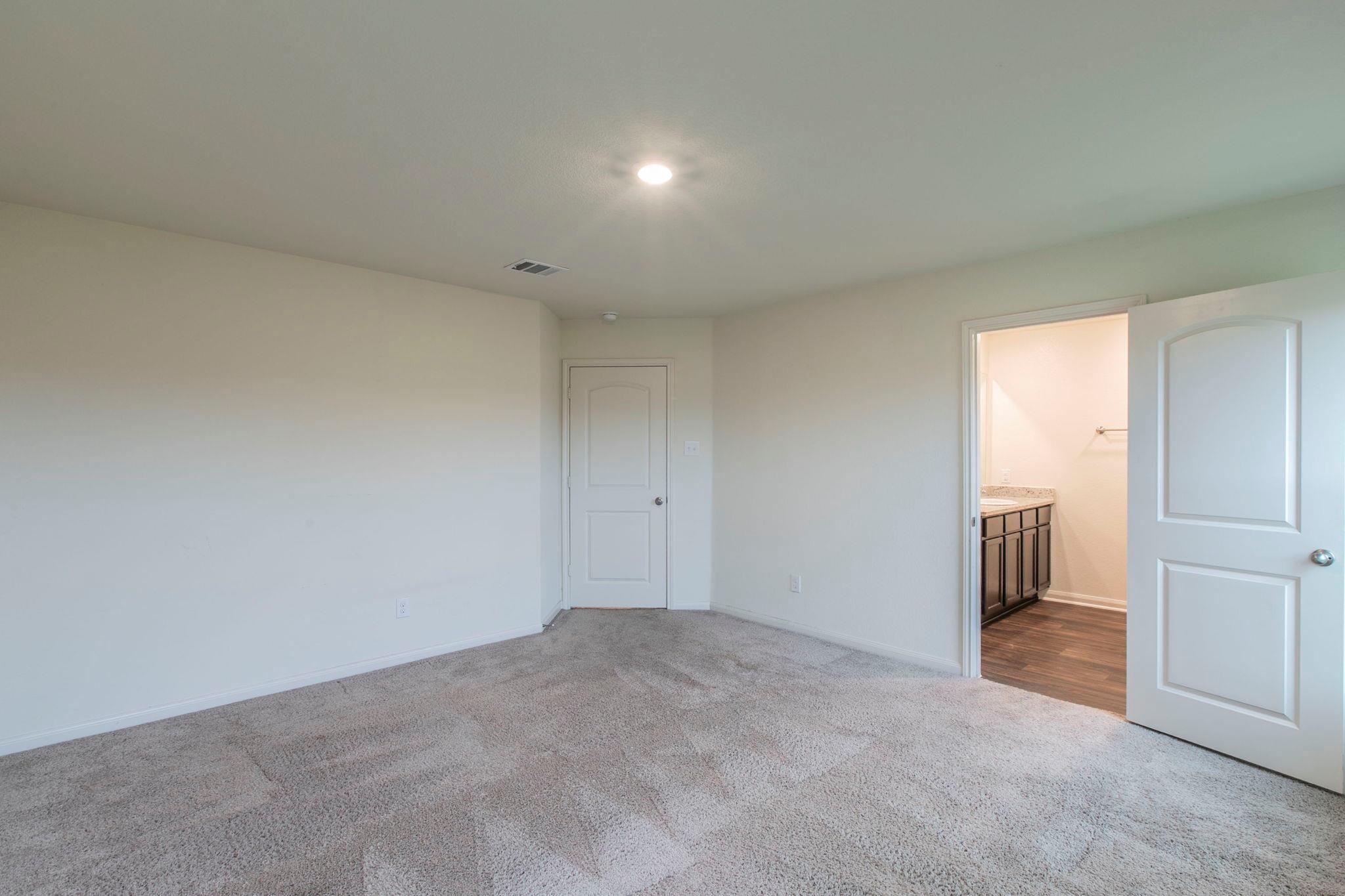 136 Allington Cir, Jarrell, TX 76537