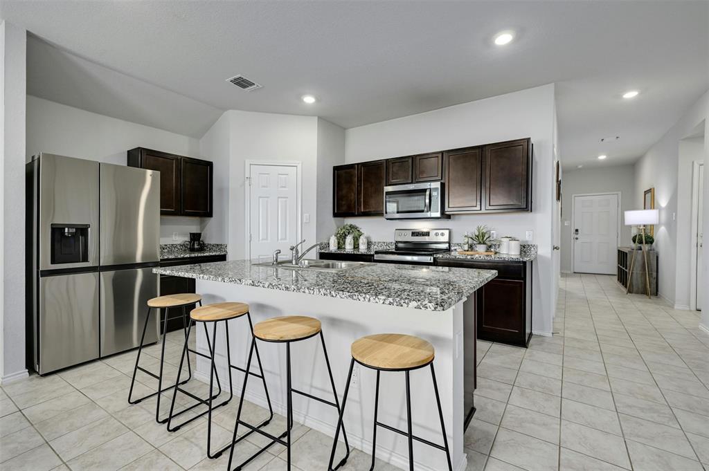 1045 Taggart Trl, Jarrell, TX 76537