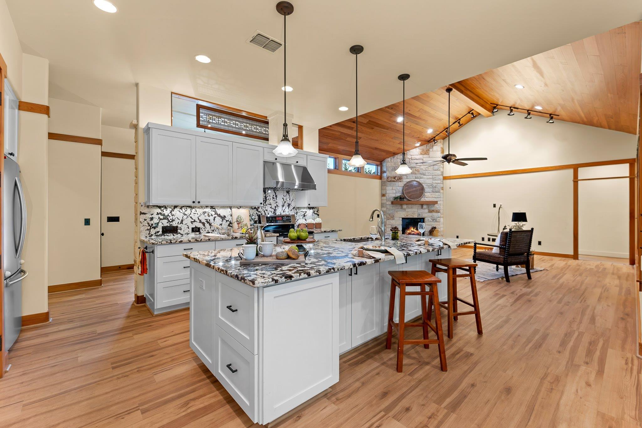 102 Potter Ln, Georgetown, TX 78633