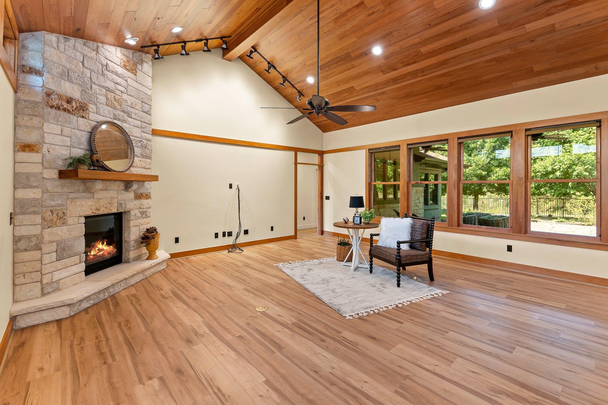 102 Potter Ln, Georgetown, TX 78633