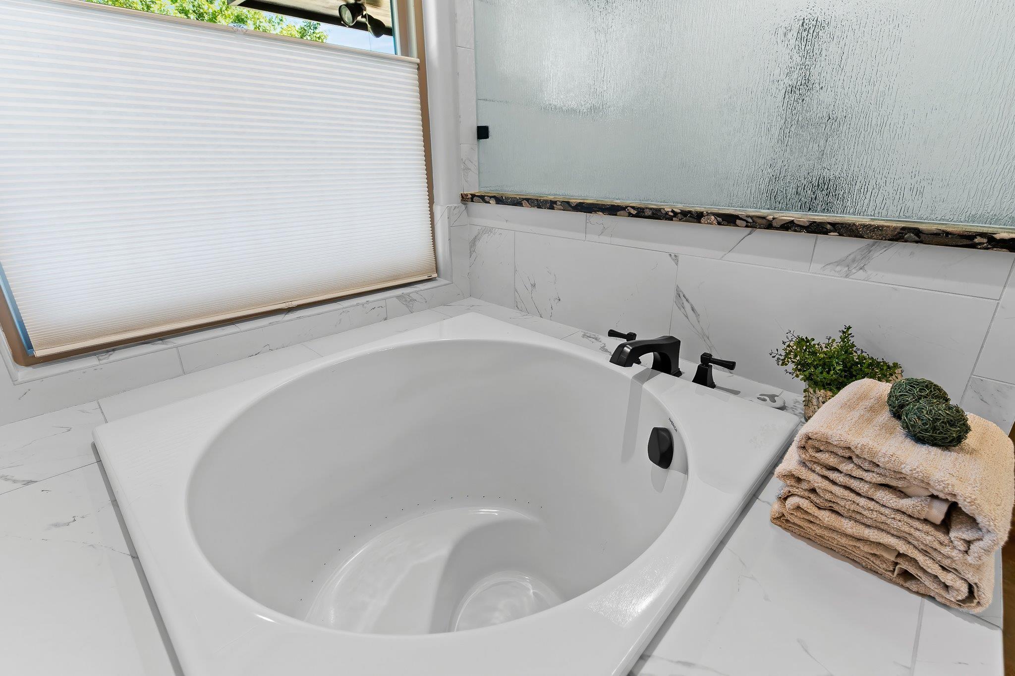 102 Potter Ln, Georgetown, TX 78633