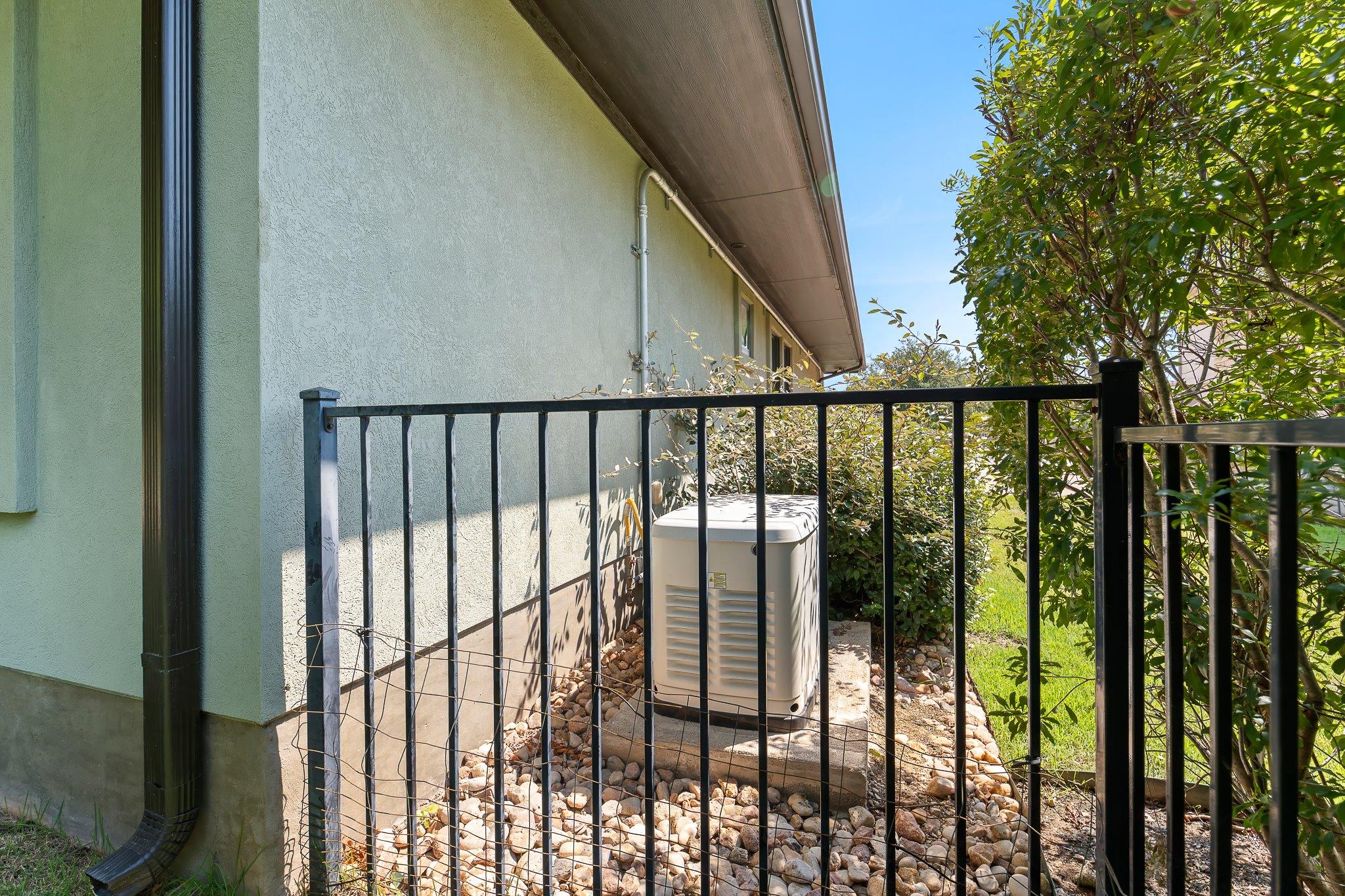 102 Potter Ln, Georgetown, TX 78633