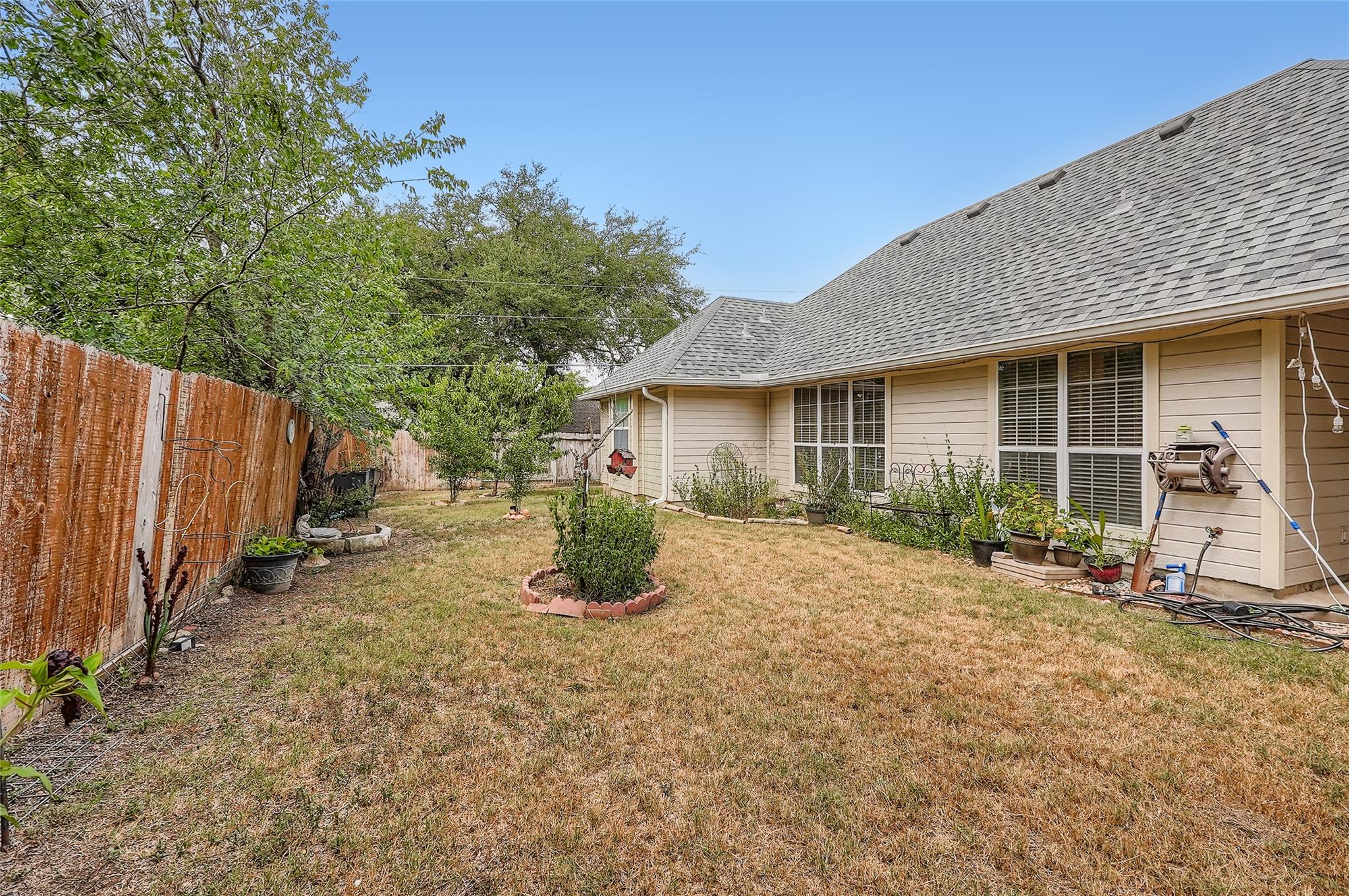 1805 Ramona Cir, San Marcos, TX 78666