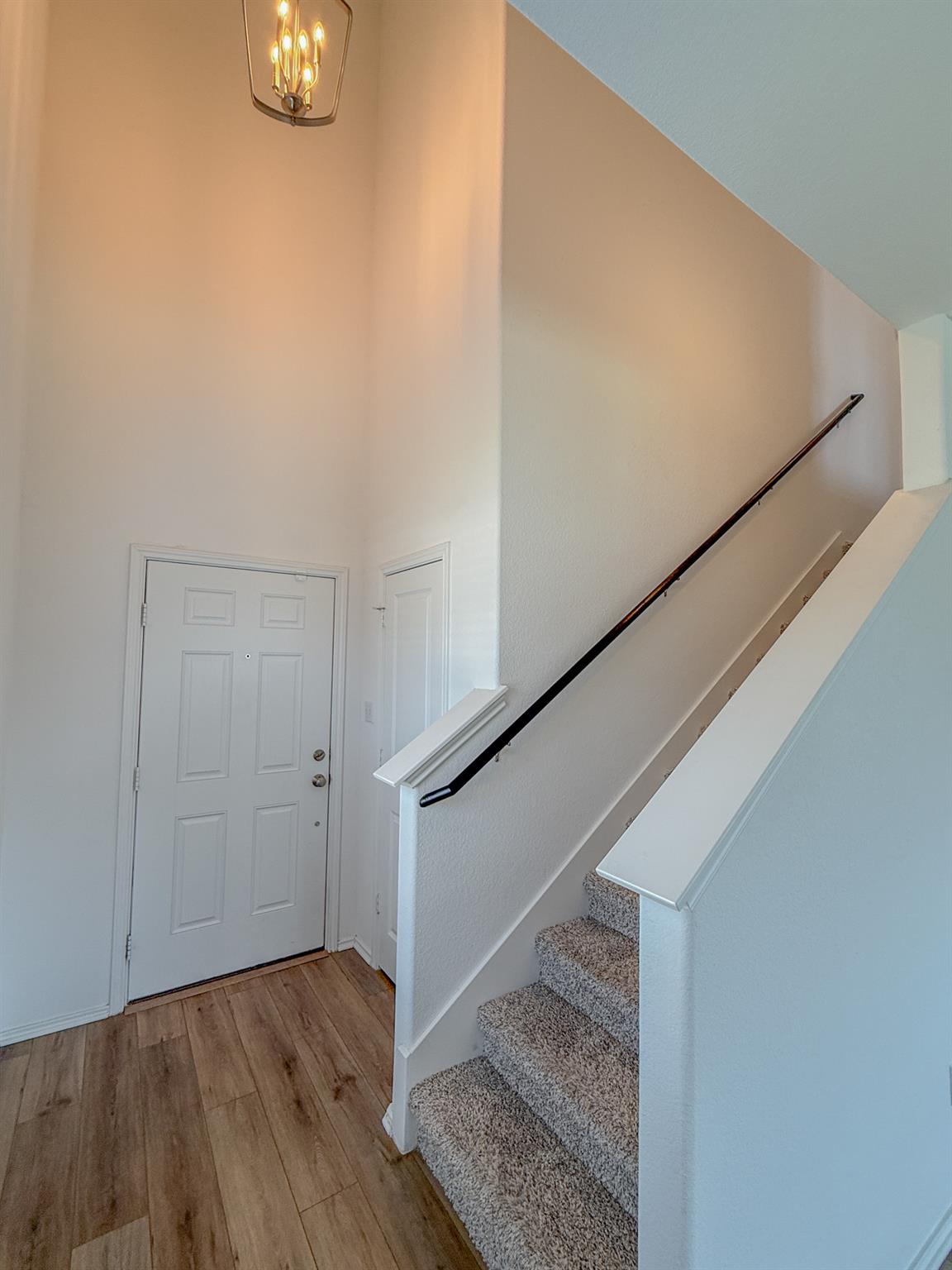 725 Bronco Billy Dr, Jarrell, TX 76537