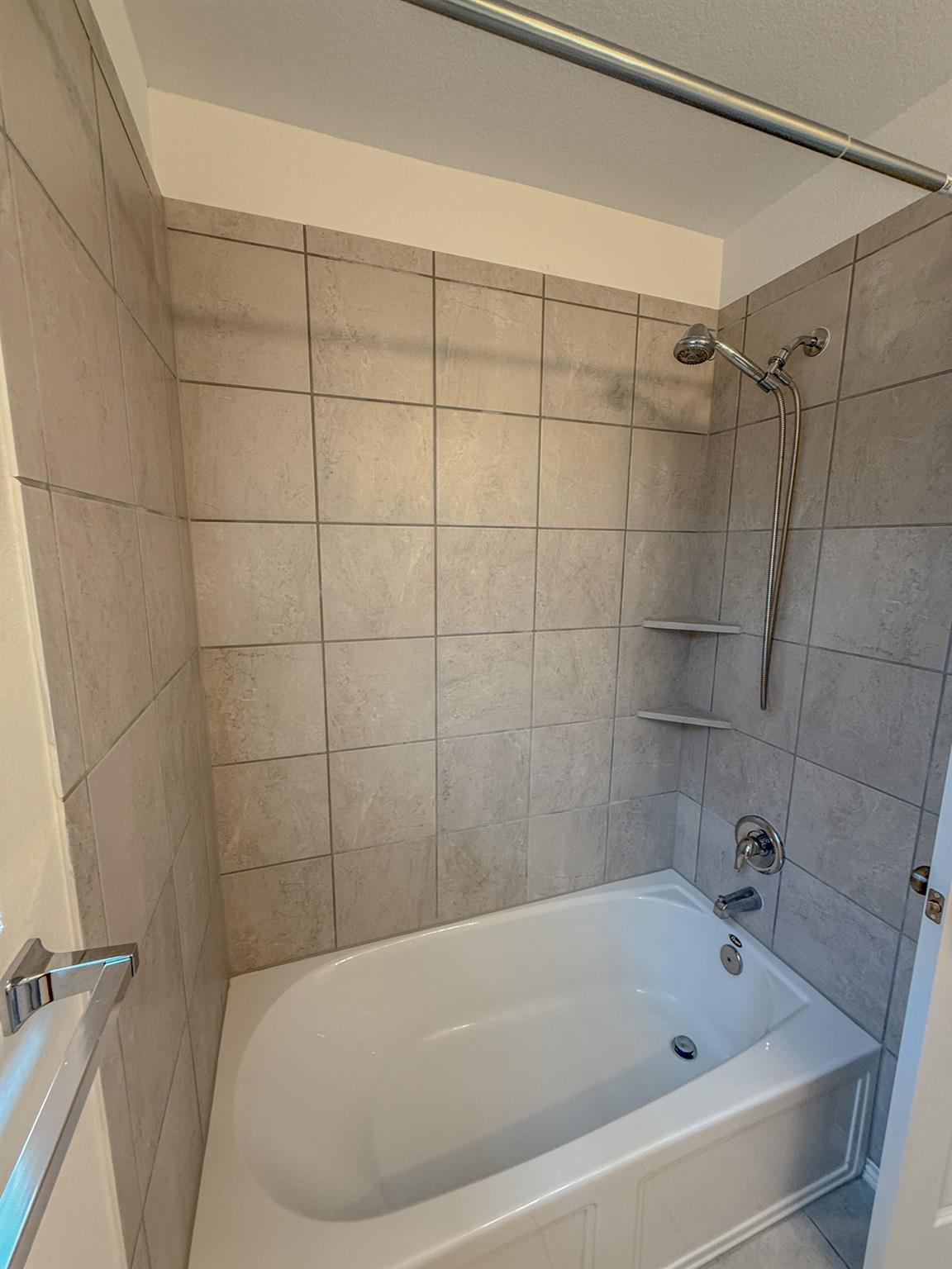 725 Bronco Billy Dr, Jarrell, TX 76537