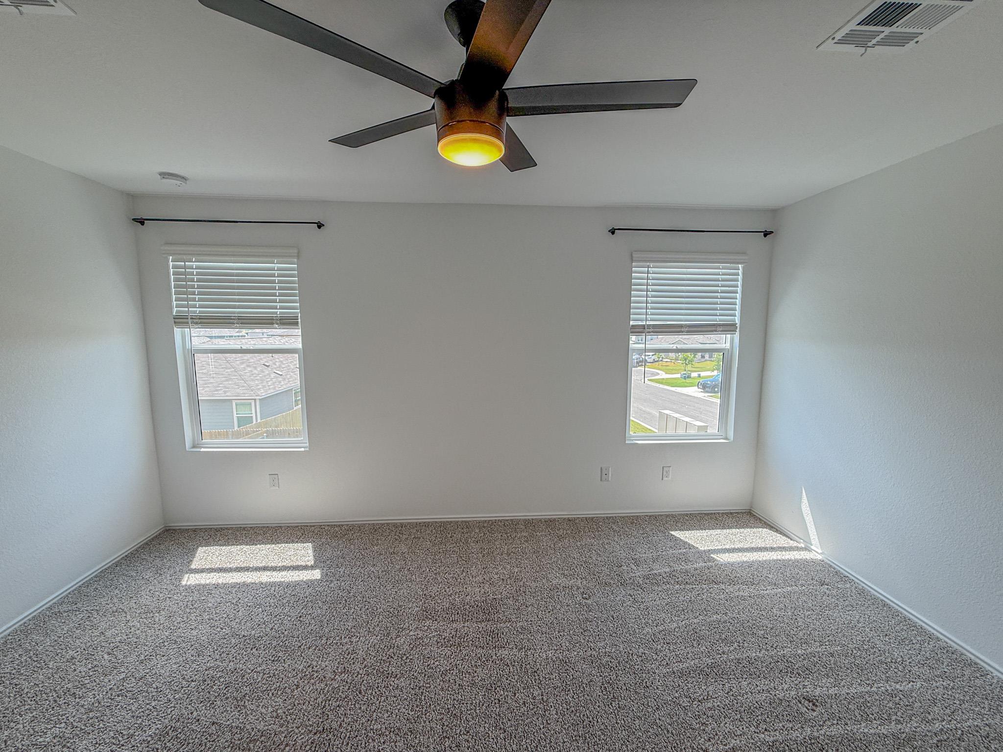 725 Bronco Billy Dr, Jarrell, TX 76537