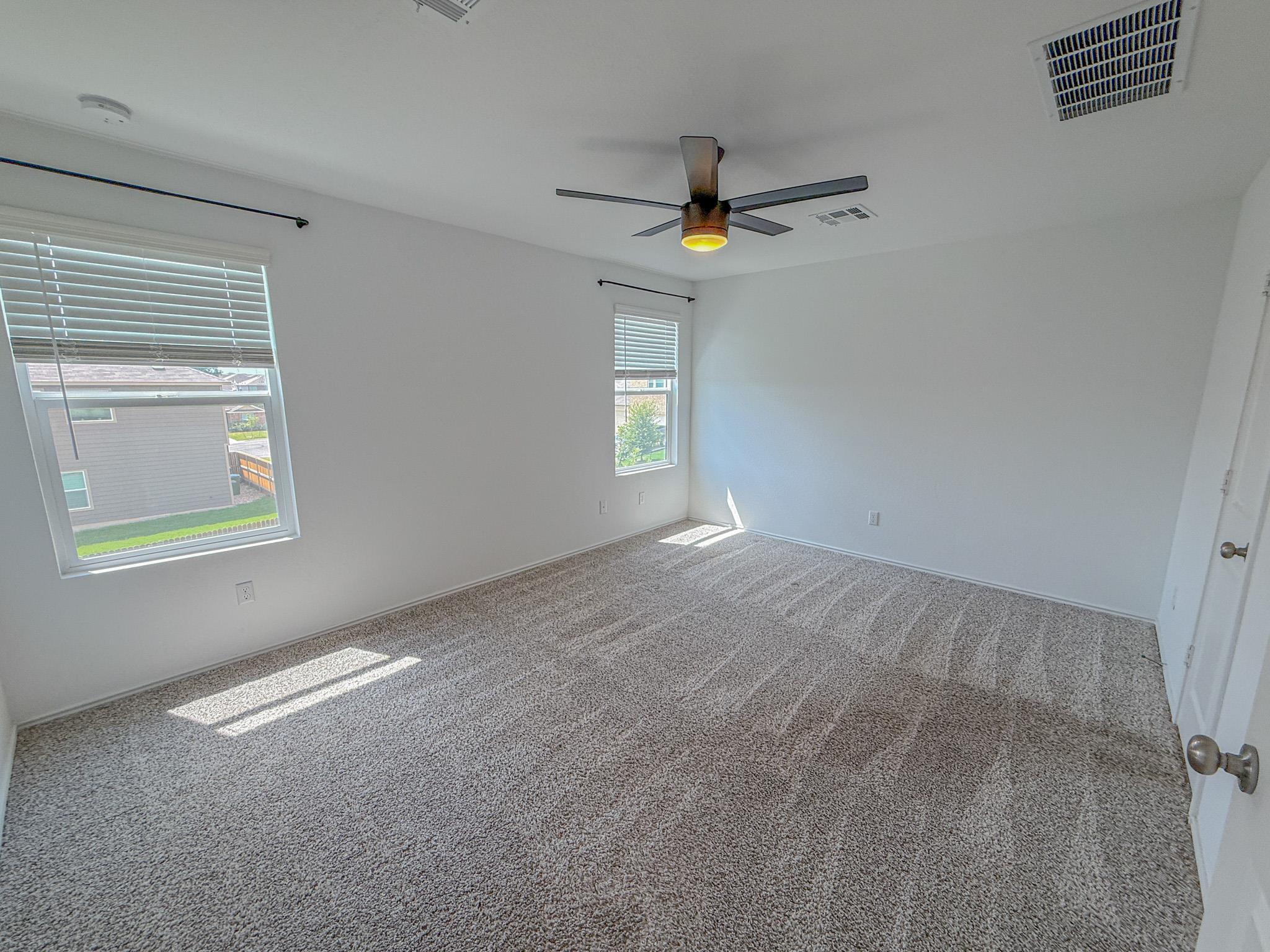 725 Bronco Billy Dr, Jarrell, TX 76537