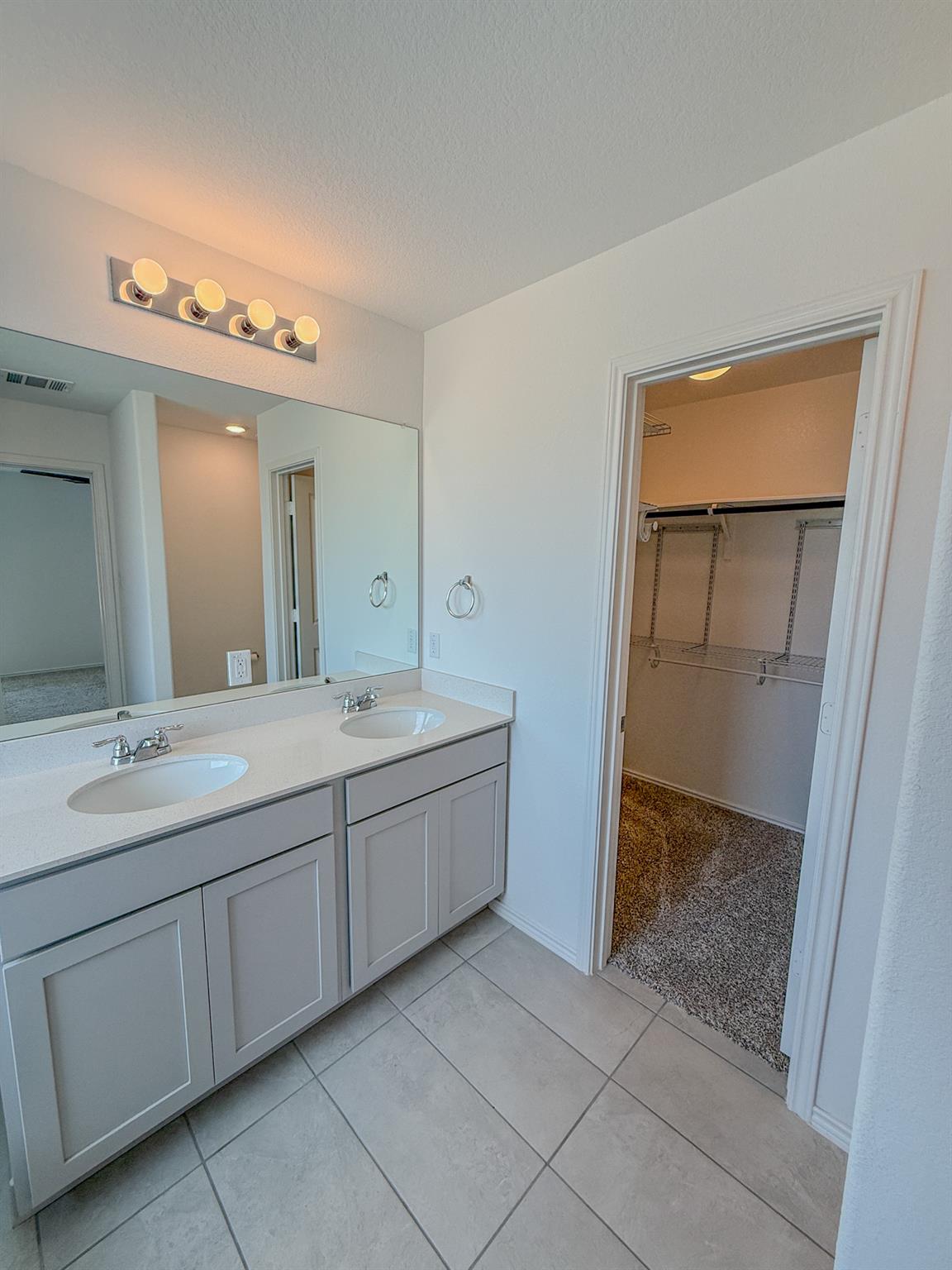 725 Bronco Billy Dr, Jarrell, TX 76537