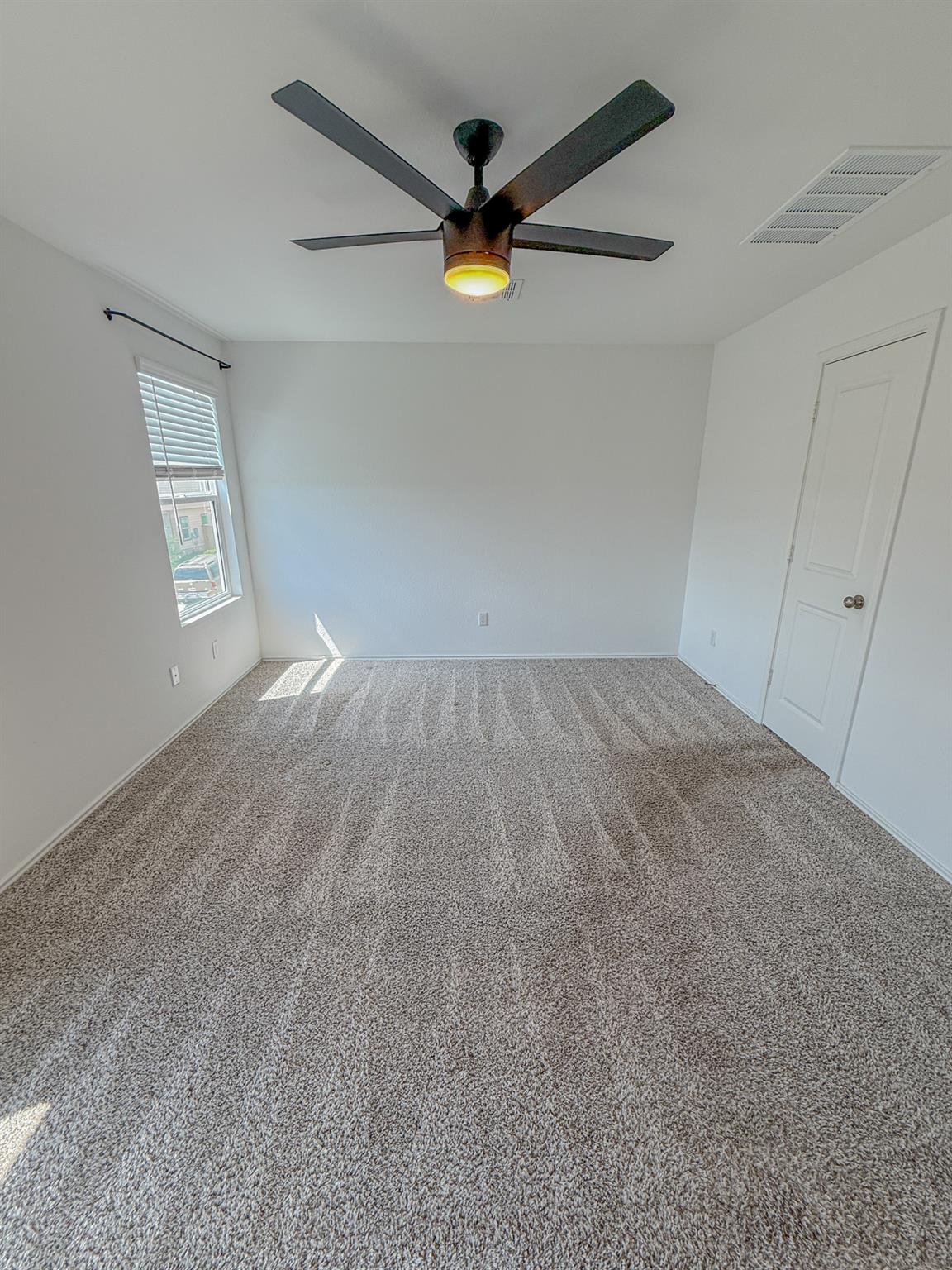 725 Bronco Billy Dr, Jarrell, TX 76537