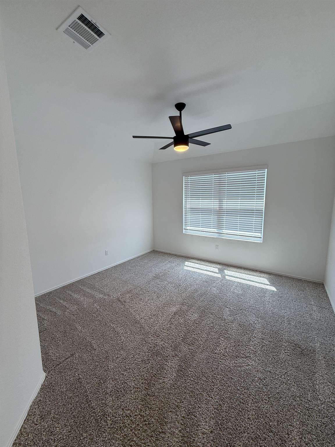 725 Bronco Billy Dr, Jarrell, TX 76537