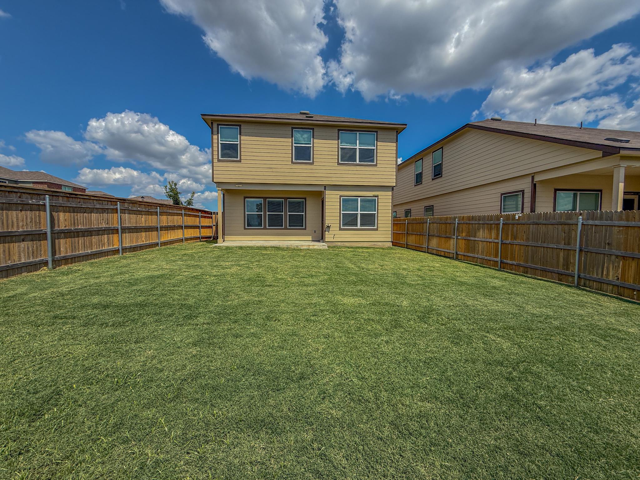 725 Bronco Billy Dr, Jarrell, TX 76537