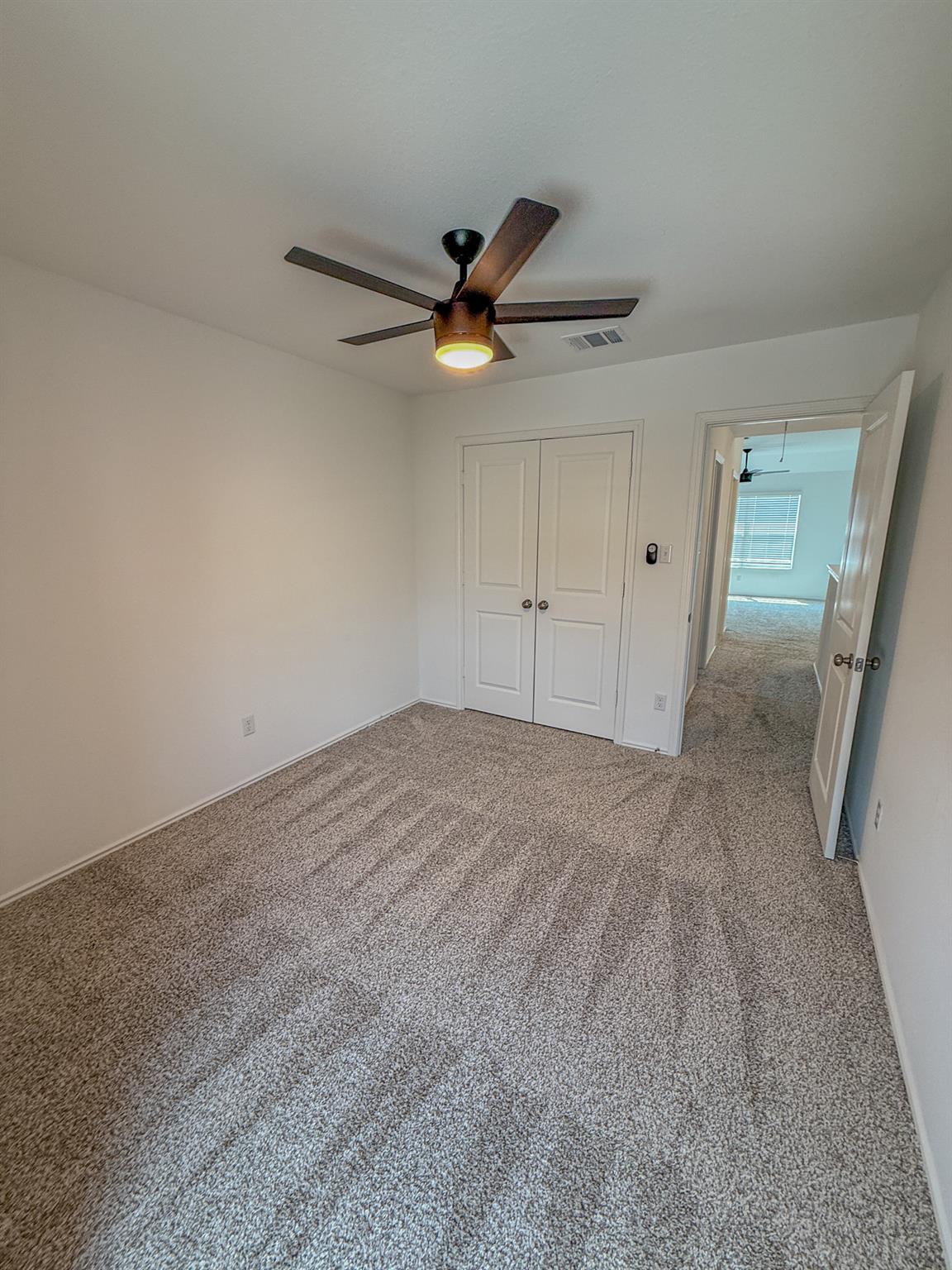 725 Bronco Billy Dr, Jarrell, TX 76537