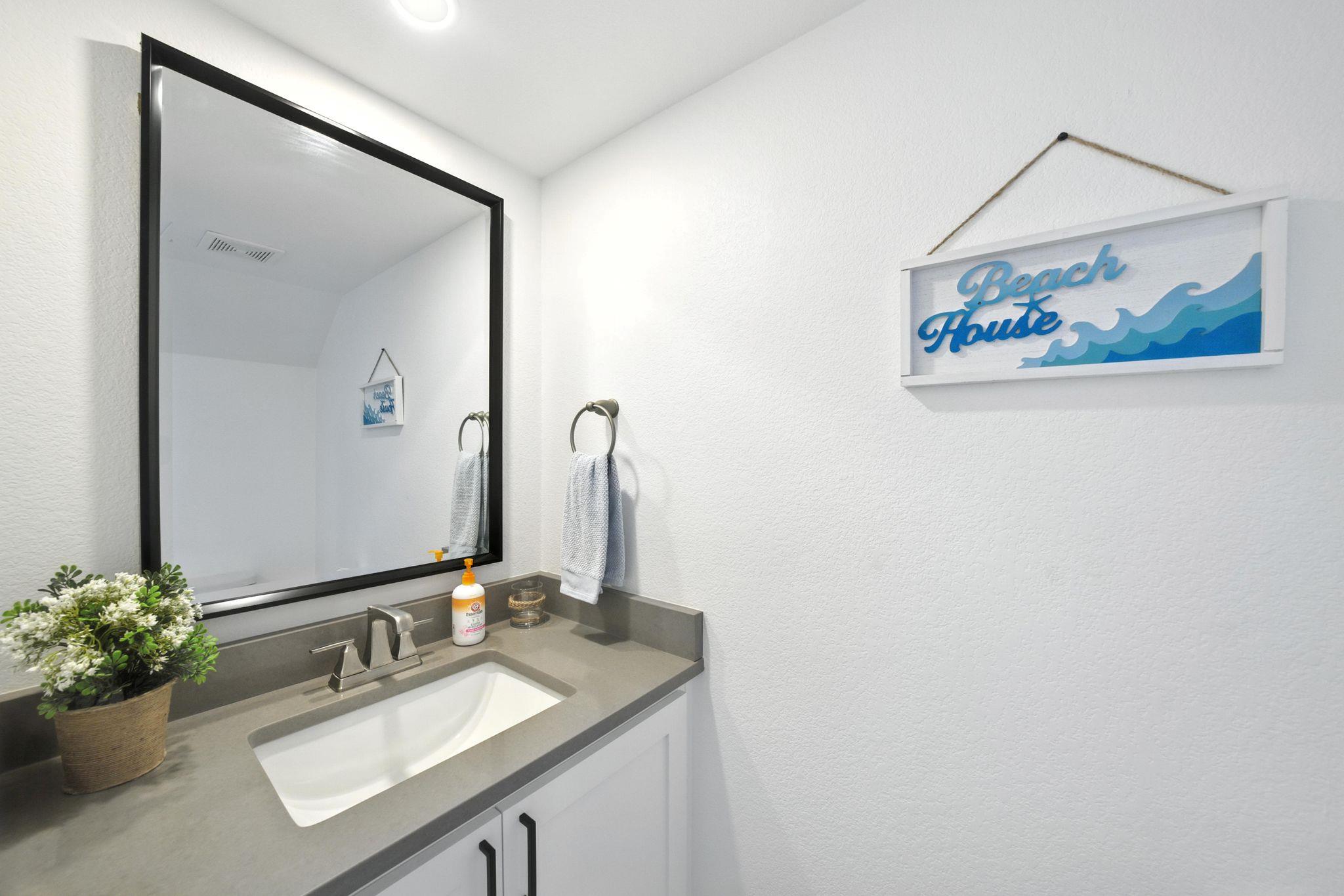 512 Palmer Dr, Point Venture, TX 78645