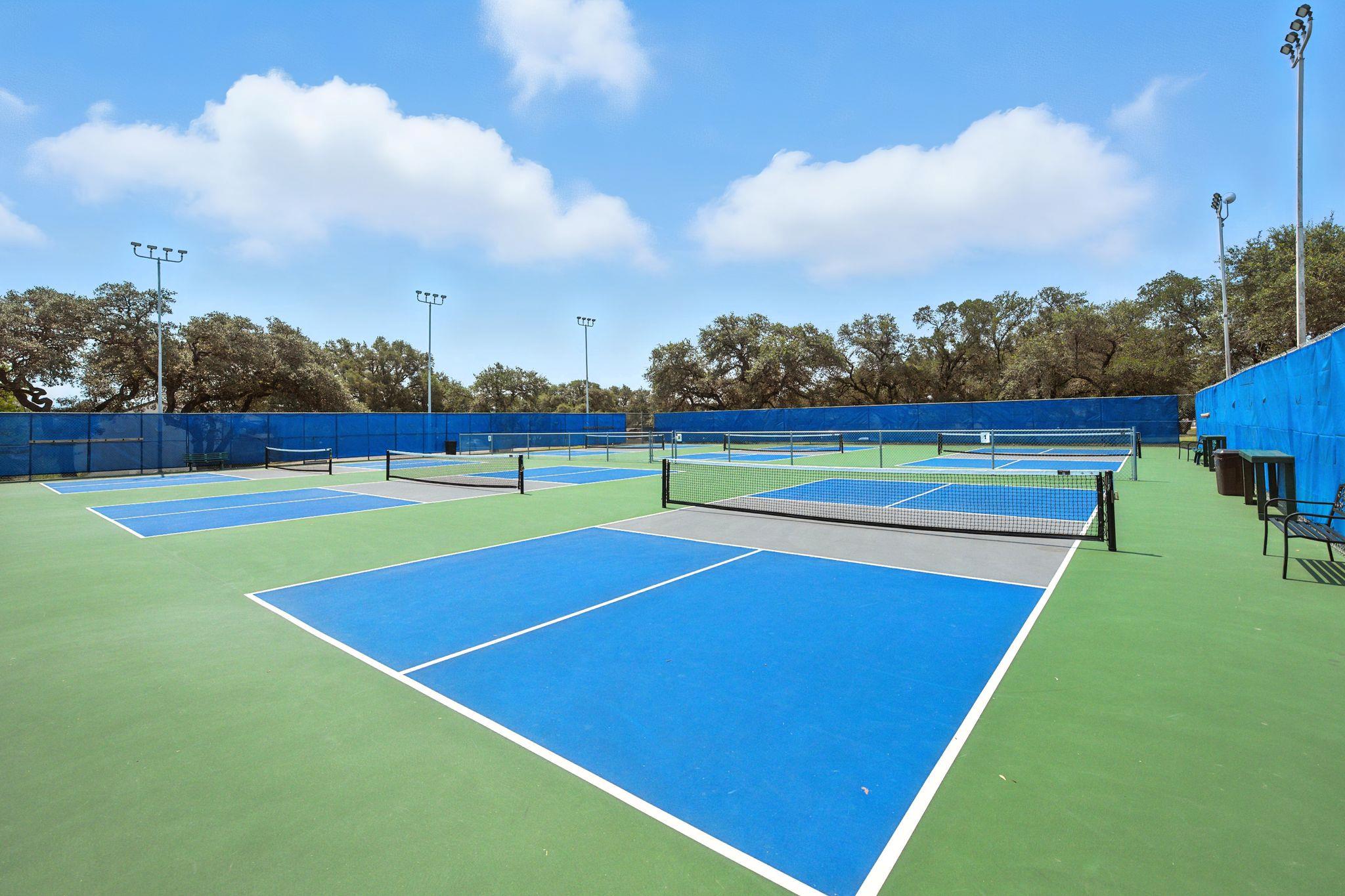 512 Palmer Dr, Point Venture, TX 78645