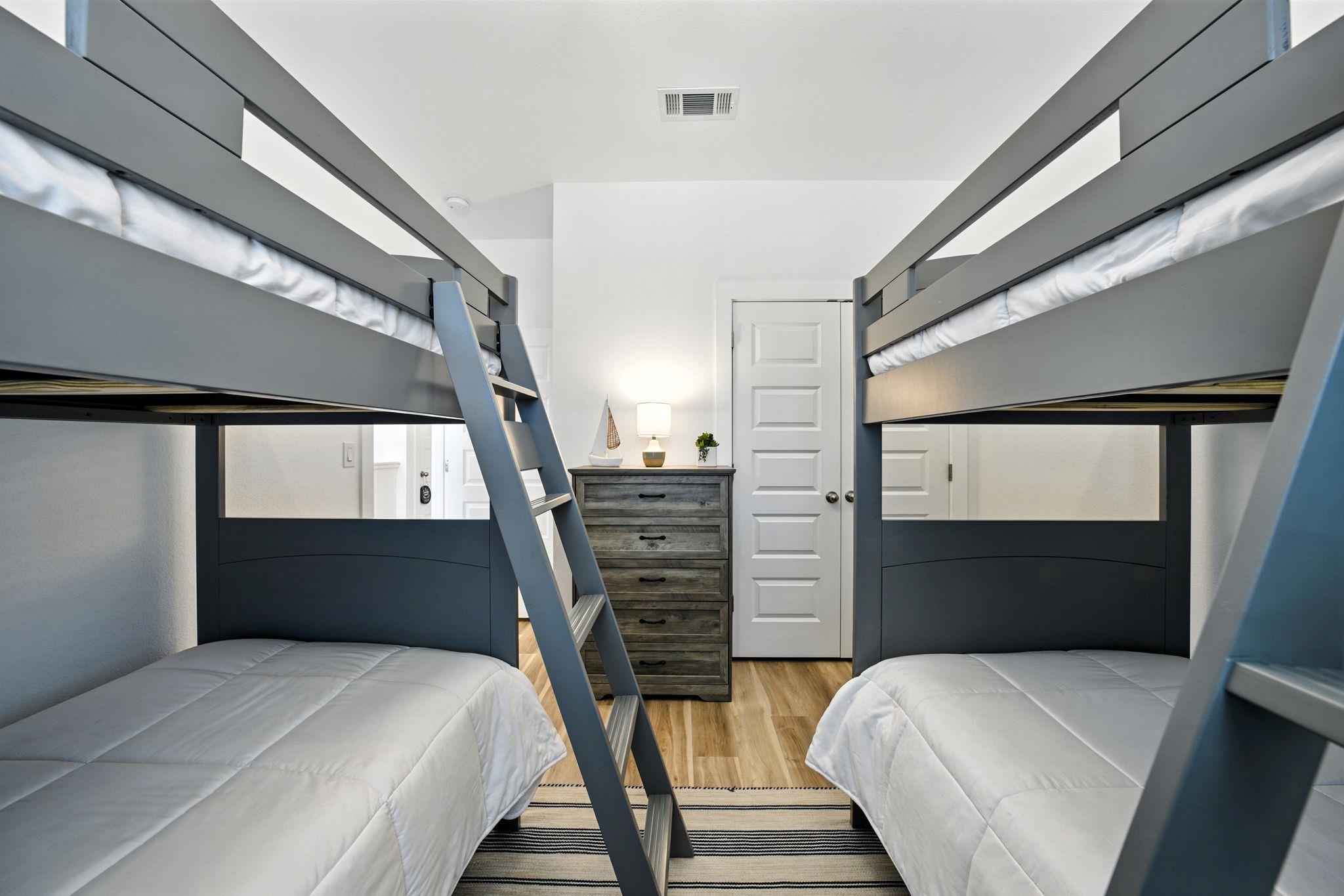 512 Palmer Dr, Point Venture, TX 78645