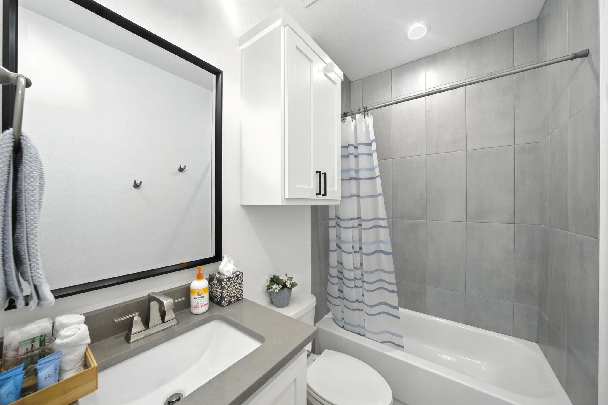 512 Palmer Dr, Point Venture, TX 78645