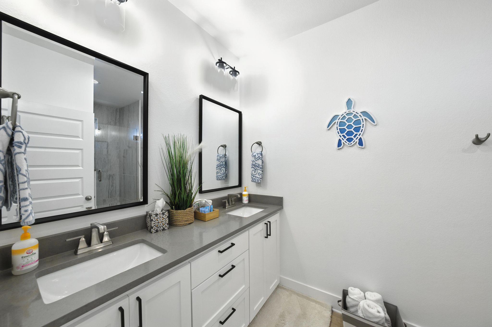 512 Palmer Dr, Point Venture, TX 78645