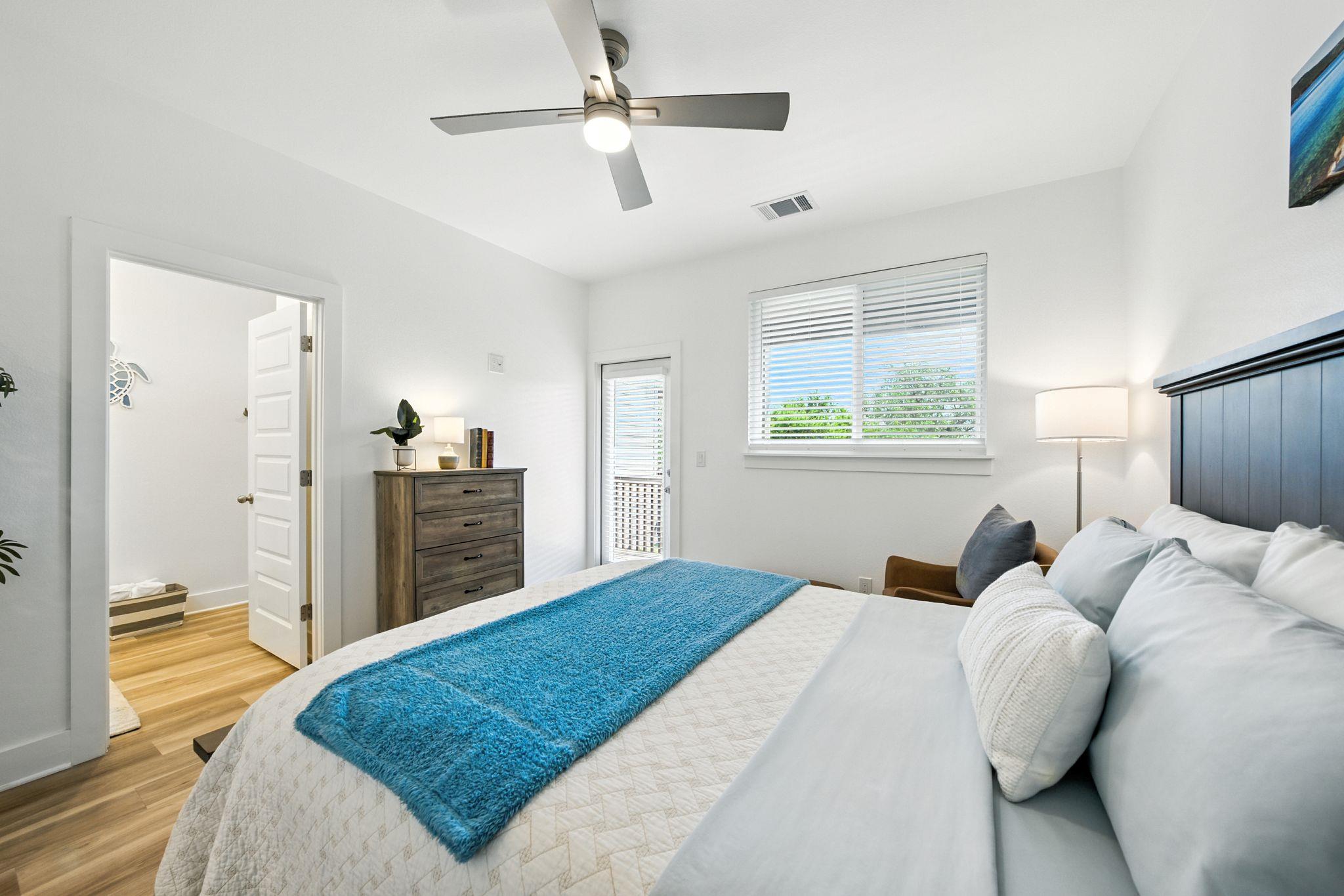 512 Palmer Dr, Point Venture, TX 78645